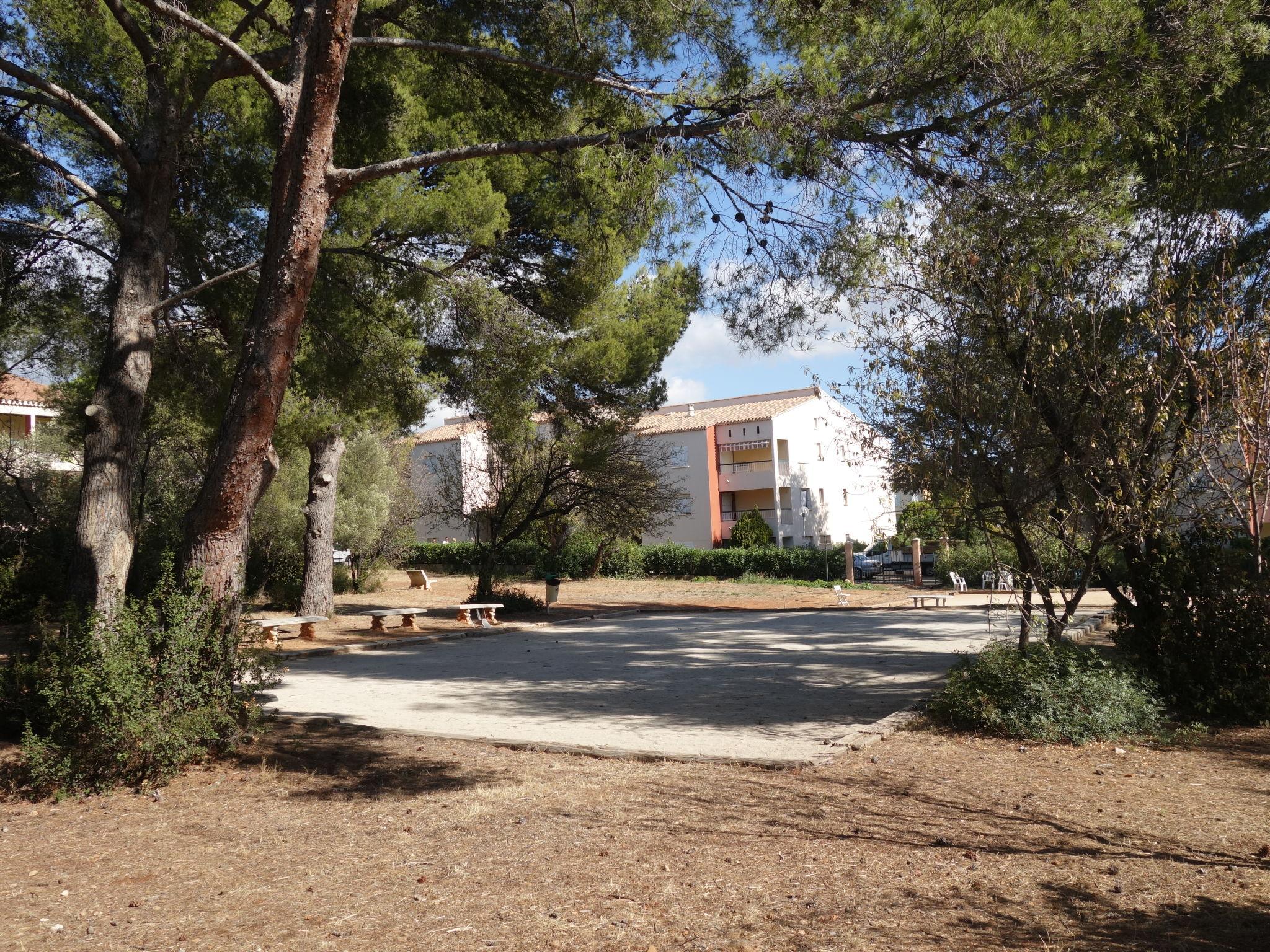 Foto 23 - Appartamento con 1 camera da letto a Bandol con piscina e vista mare