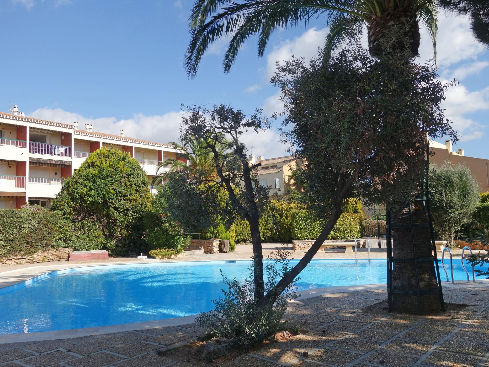 Photo 1 - Appartement de 2 chambres à Bandol avec piscine et terrasse