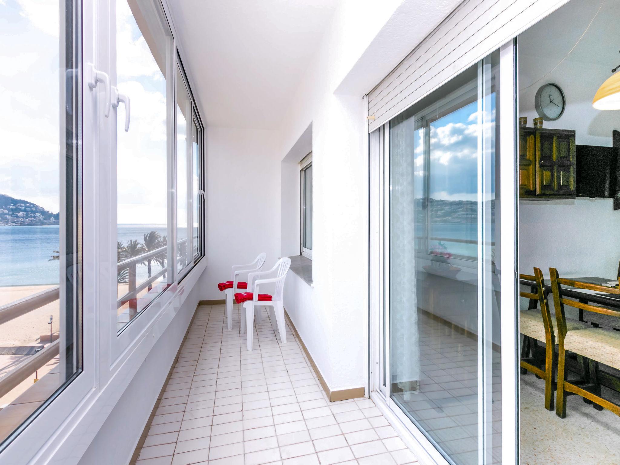 Foto 11 - Apartamento de 1 quarto em Roses com piscina e vistas do mar