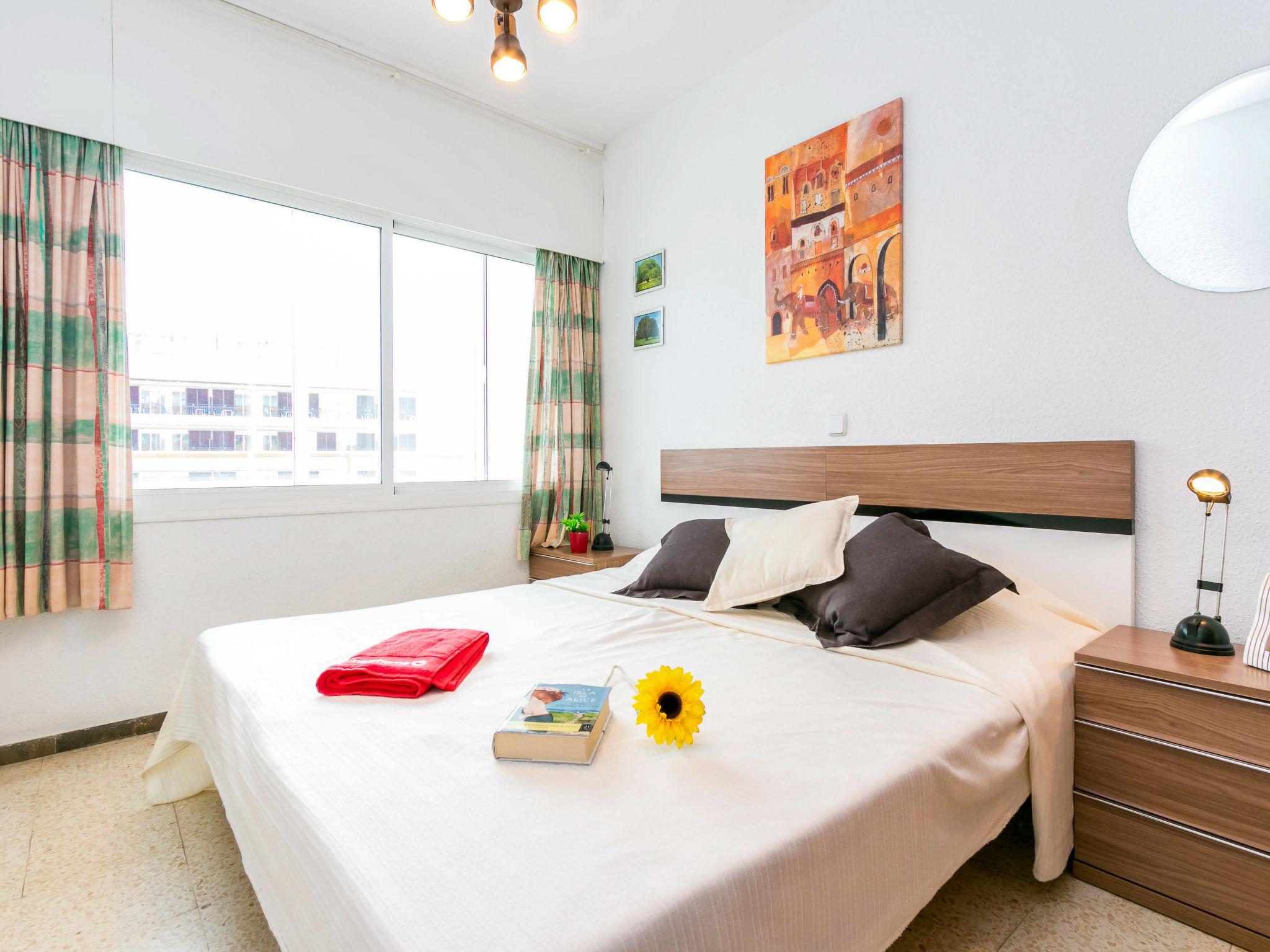 Foto 4 - Appartamento con 1 camera da letto a Roses con piscina e vista mare