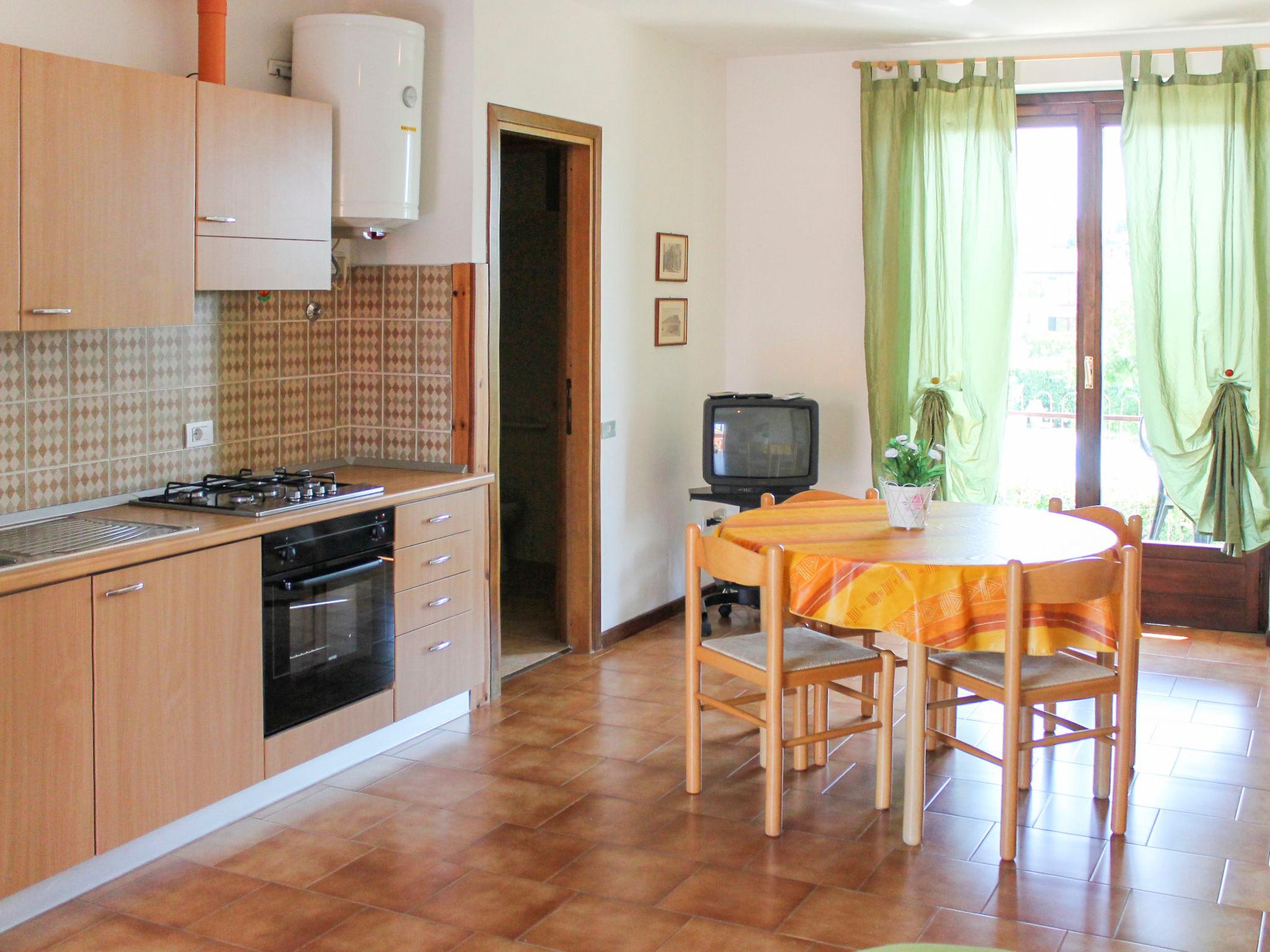 Foto 4 - Apartamento de 1 habitación en Lazise con piscina y vistas a la montaña