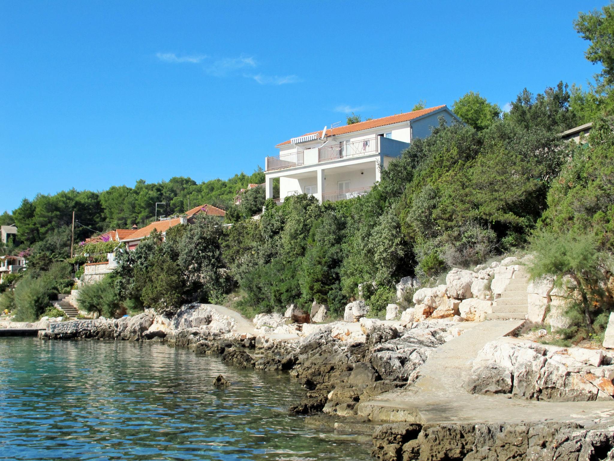 Photo 11 - Appartement de 2 chambres à Stari Grad avec vues à la mer