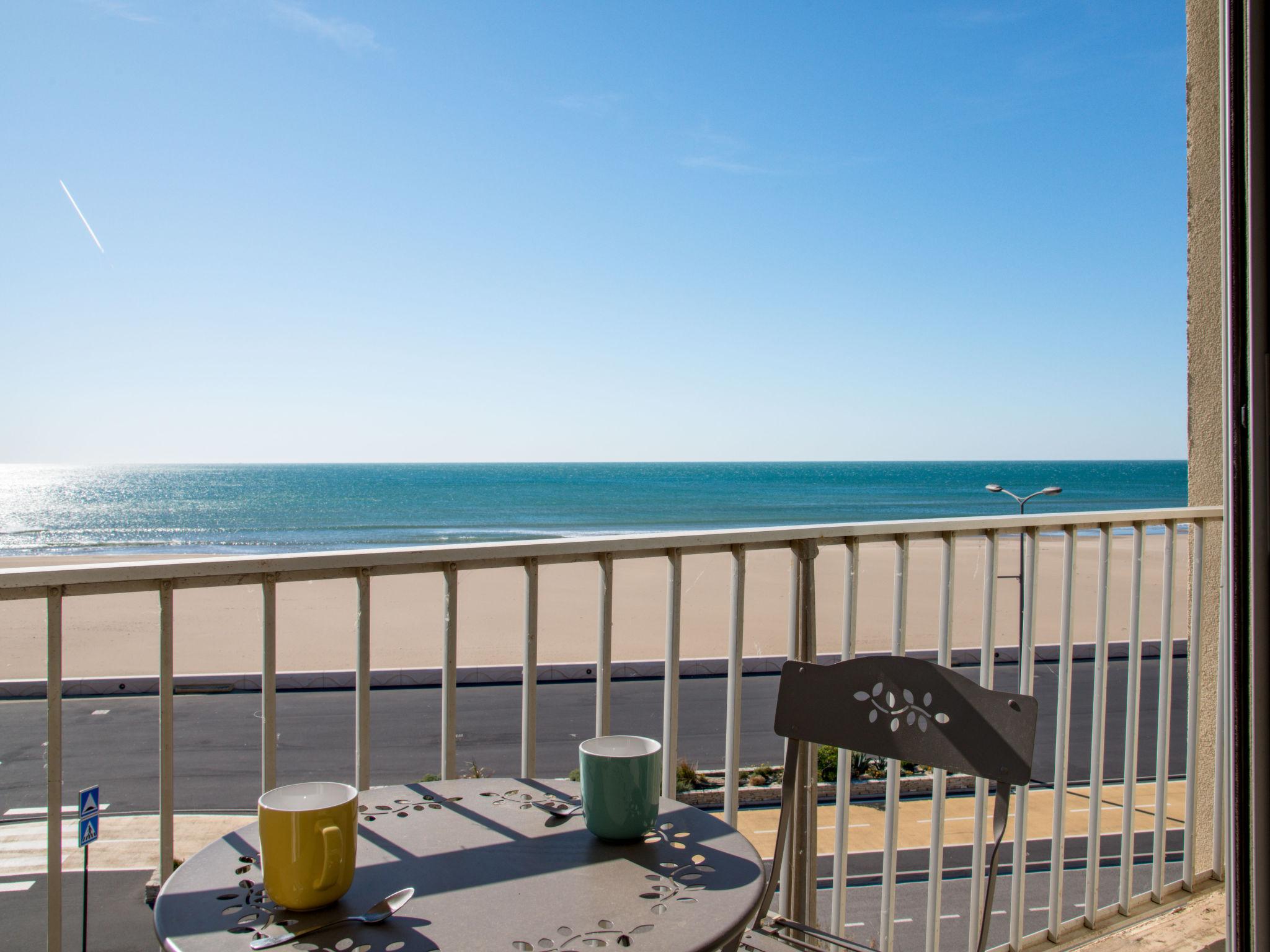 Foto 1 - Apartamento de 1 habitación en Narbonne con vistas al mar