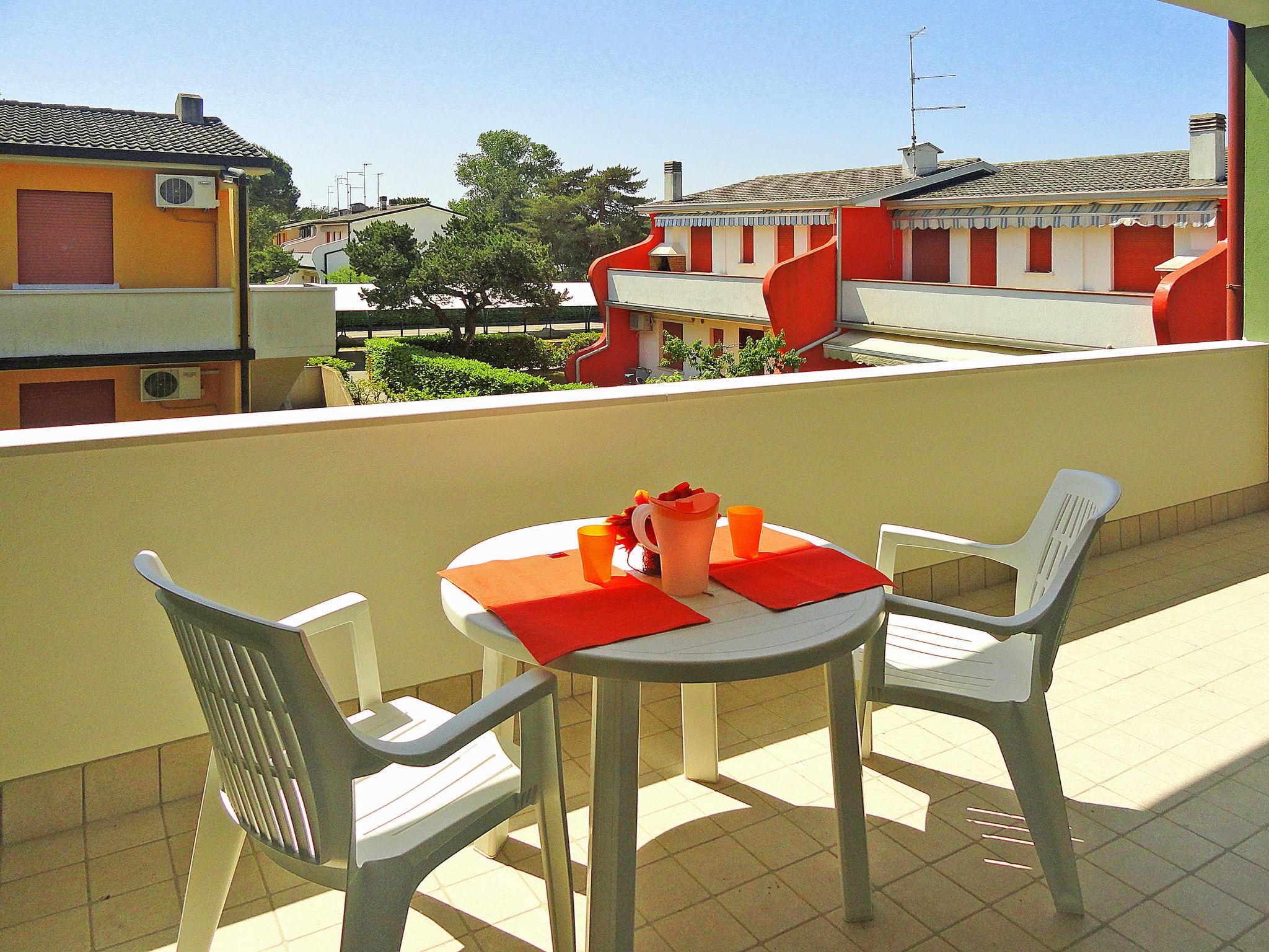 Photo 2 - Appartement de 2 chambres à San Michele al Tagliamento avec piscine et terrasse