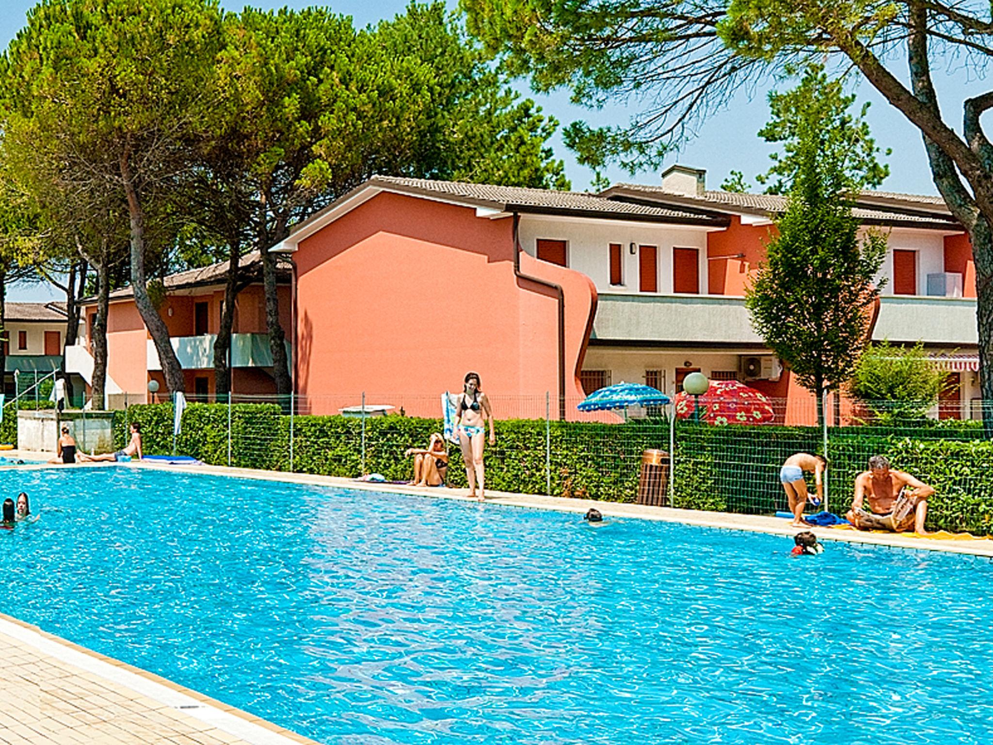 Foto 12 - Apartamento de 1 quarto em San Michele al Tagliamento com piscina e terraço