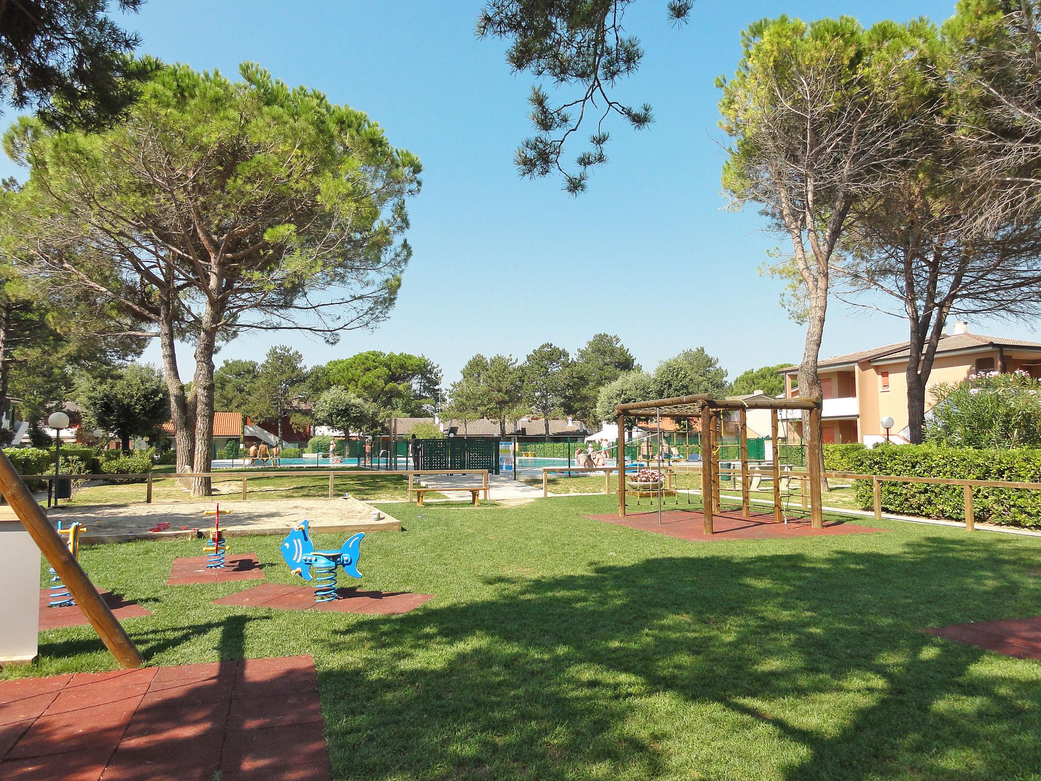 Foto 14 - Apartamento de 2 quartos em San Michele al Tagliamento com piscina e terraço