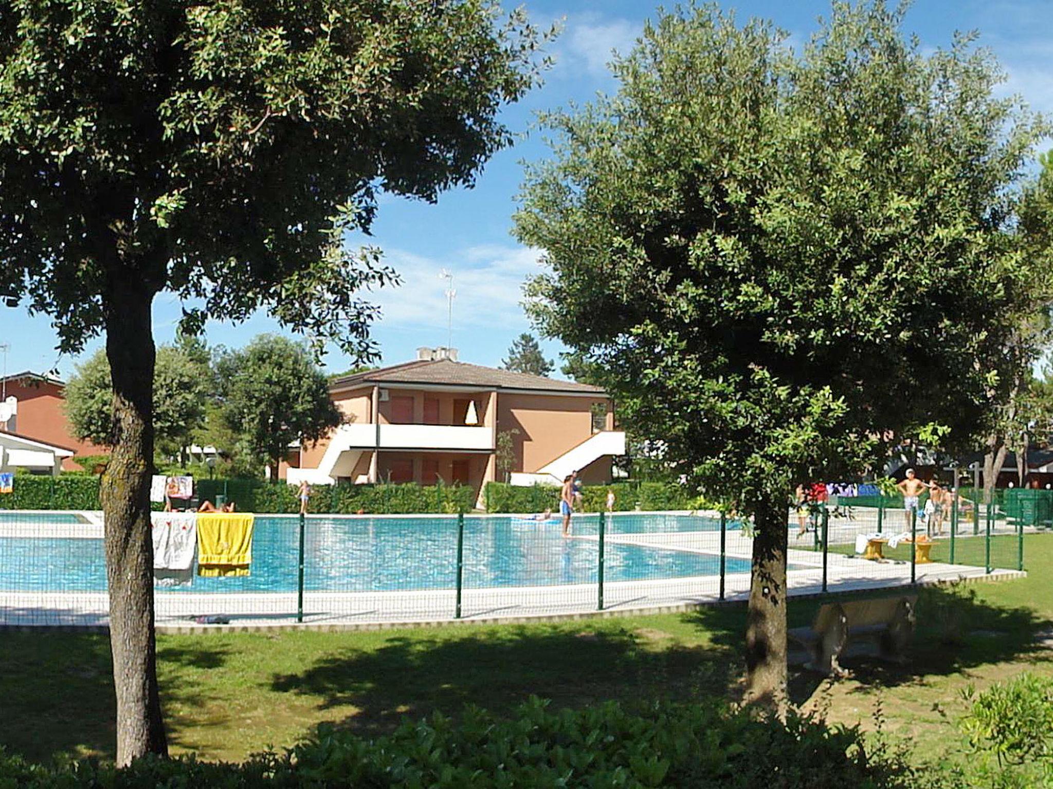 Foto 13 - Apartamento de 1 quarto em San Michele al Tagliamento com piscina e terraço