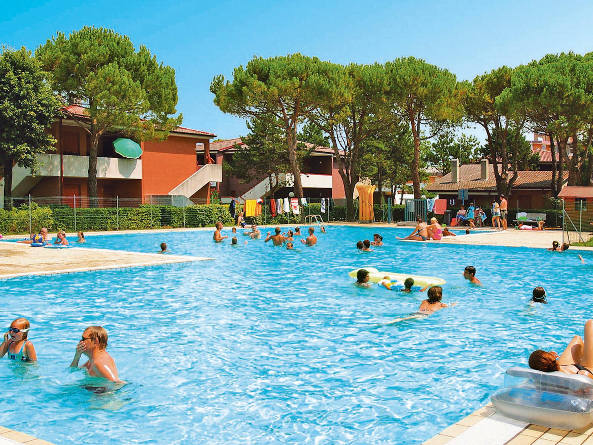 Foto 1 - Apartamento de 2 quartos em San Michele al Tagliamento com piscina e terraço