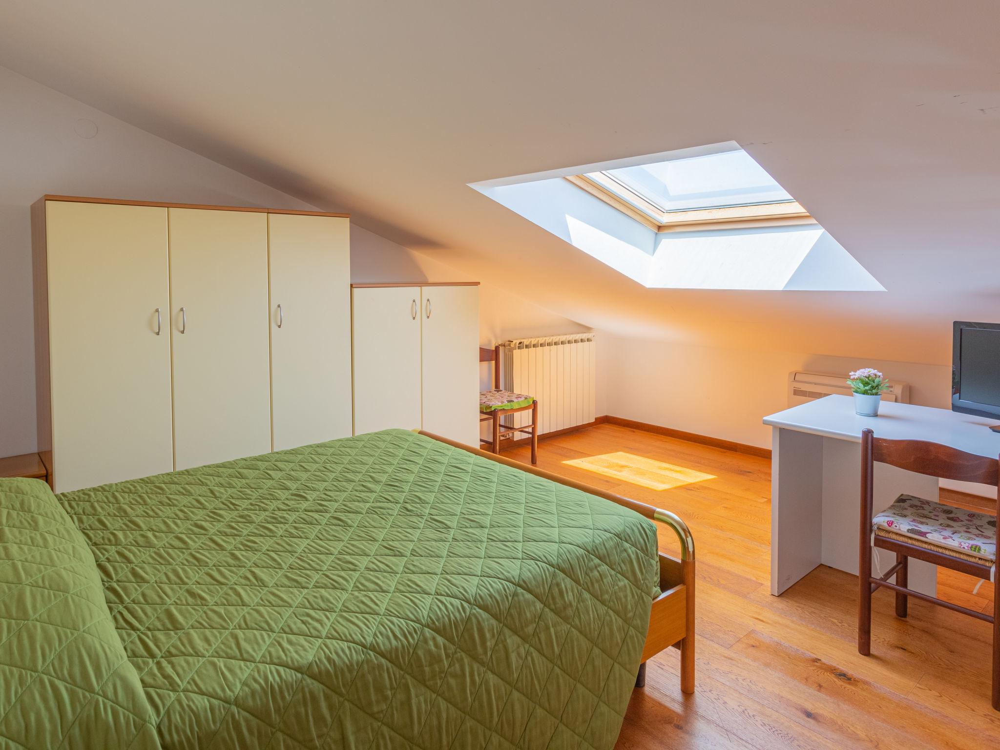 Foto 12 - Appartamento con 2 camere da letto a Pineto con vista mare