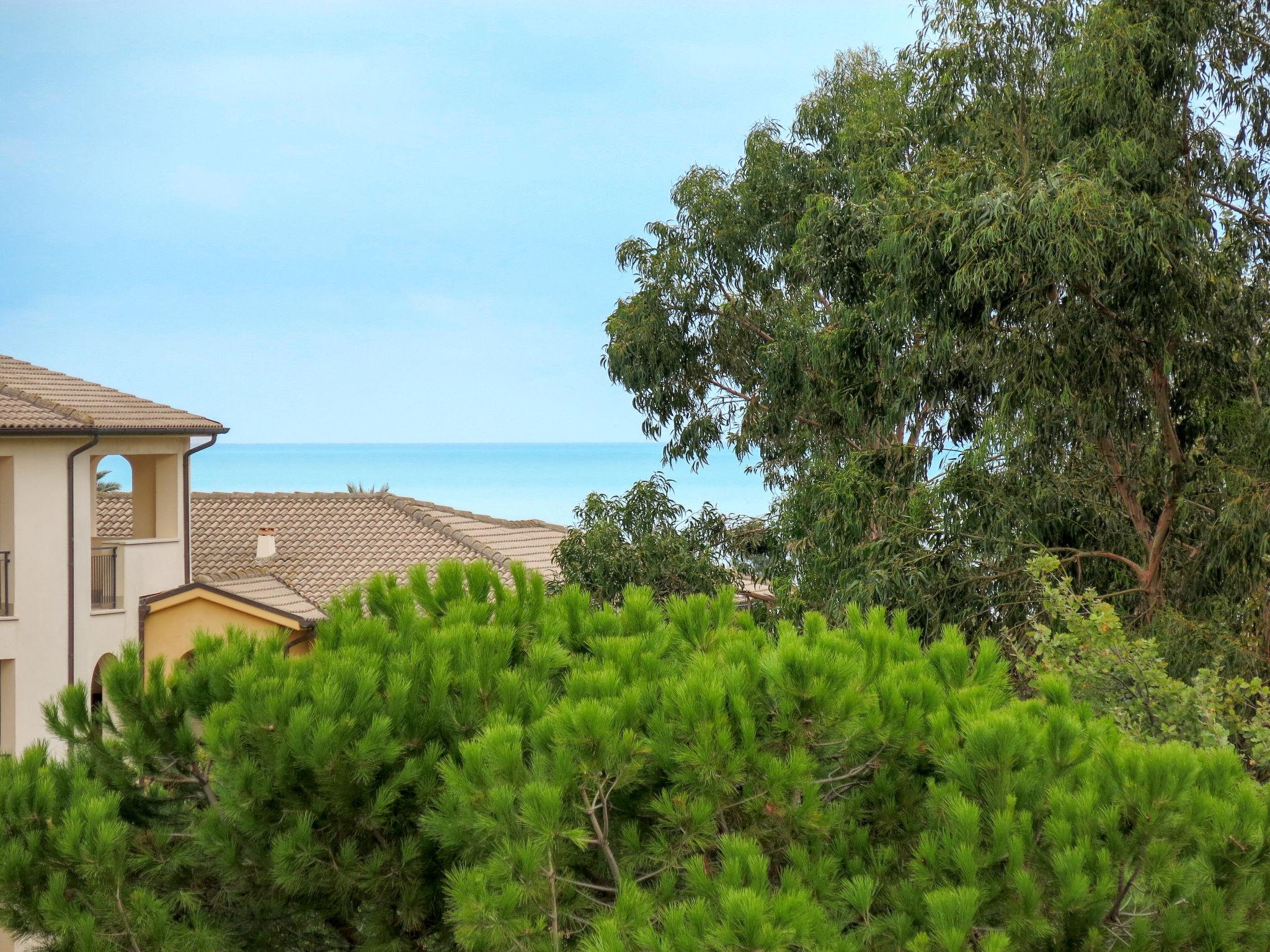Foto 3 - Apartamento de 2 quartos em Pineto com vistas do mar