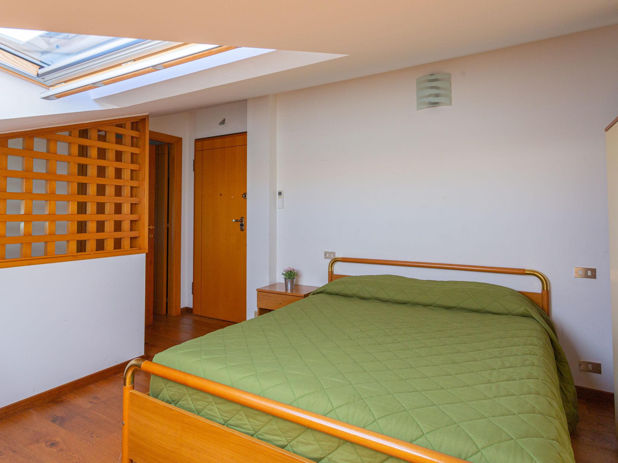 Foto 11 - Appartamento con 2 camere da letto a Pineto con vista mare
