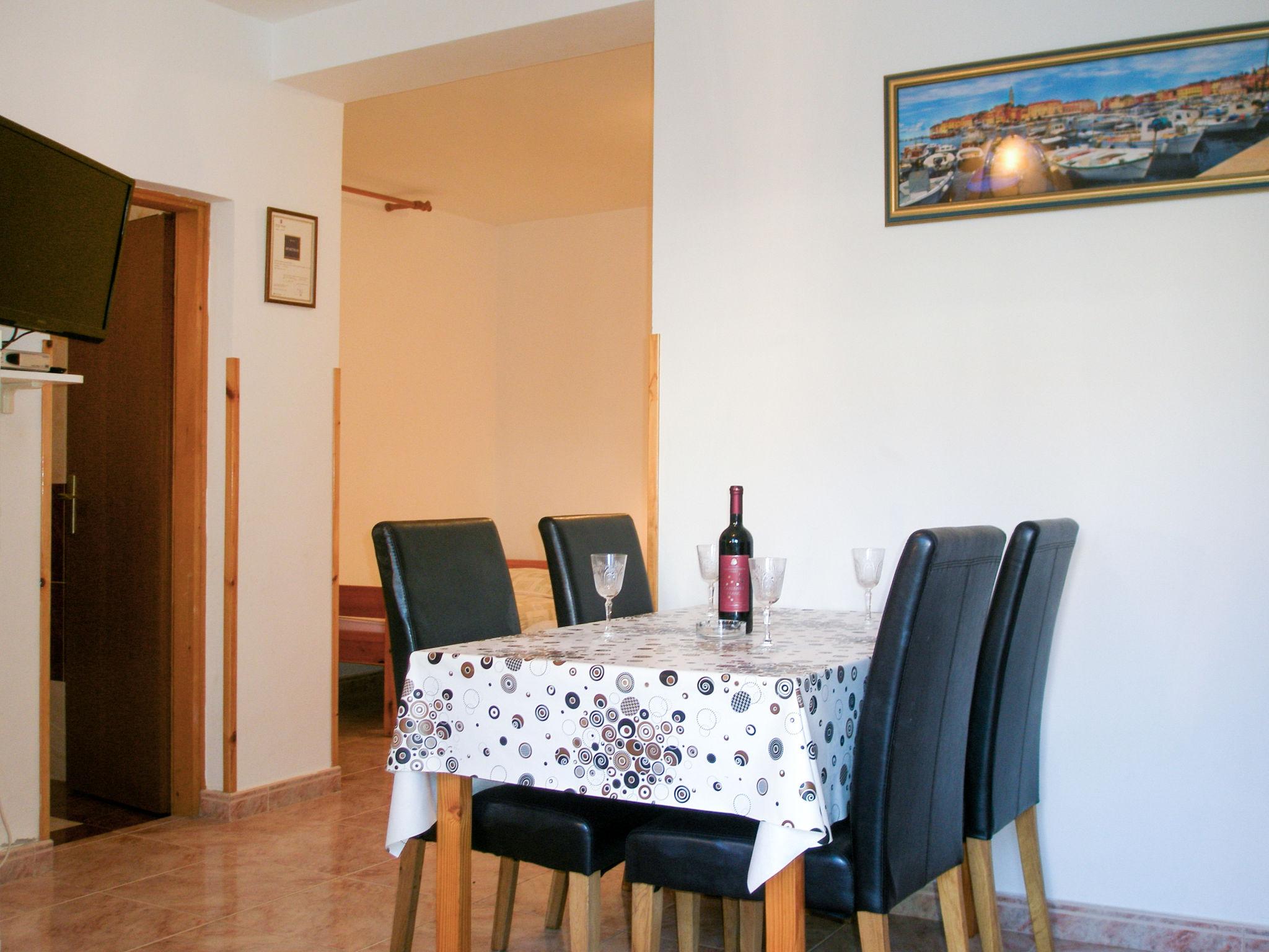 Foto 4 - Apartamento de 1 habitación en Rovinj con terraza y vistas al mar