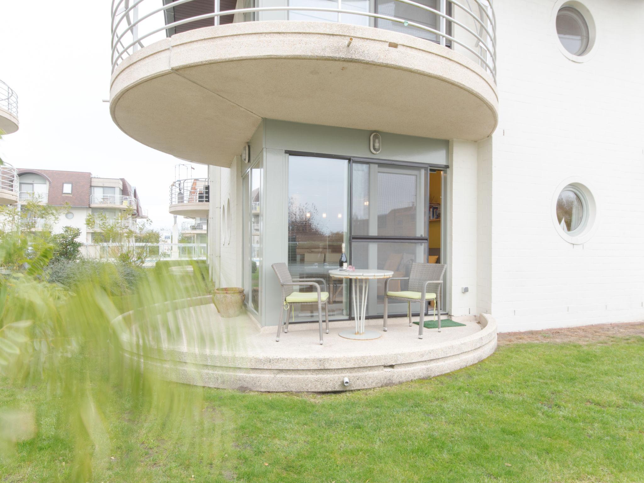 Photo 3 - 2 bedroom Apartment in Bredene with swimming pool and terrace