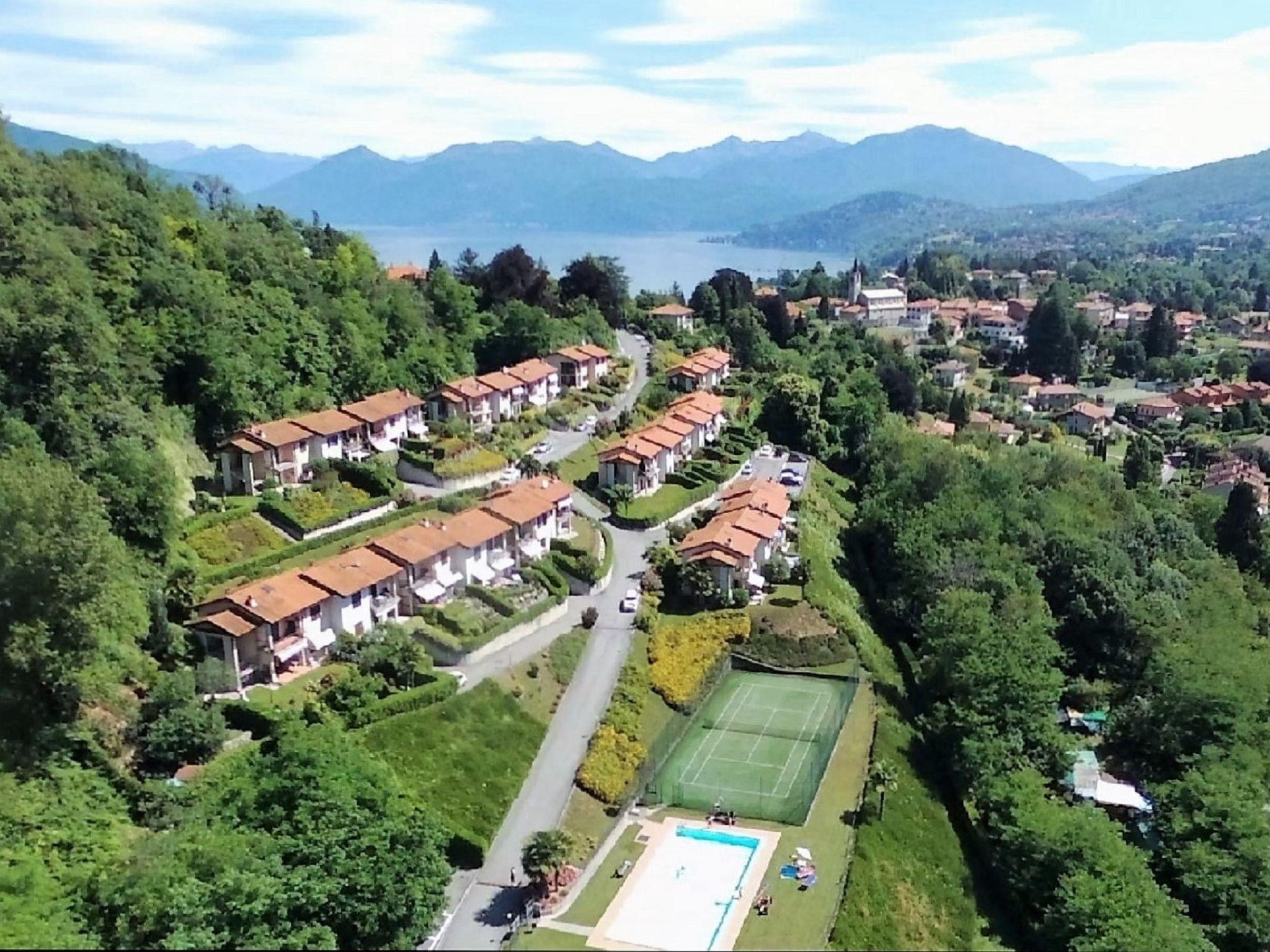 Photo 1 - Appartement de 2 chambres à Castelveccana avec piscine et vues sur la montagne
