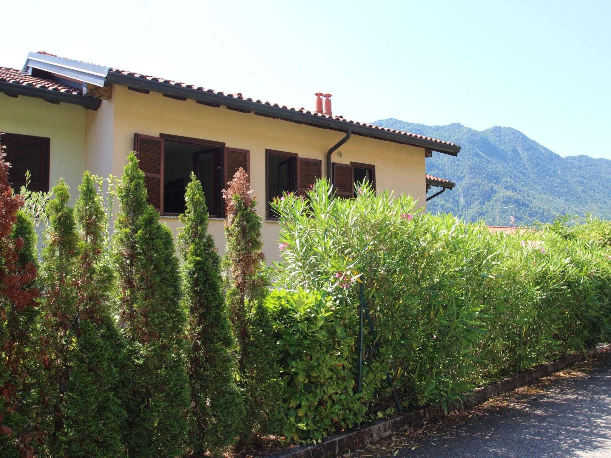 Foto 4 - Apartamento de 2 habitaciones en Castelveccana con piscina y vistas a la montaña