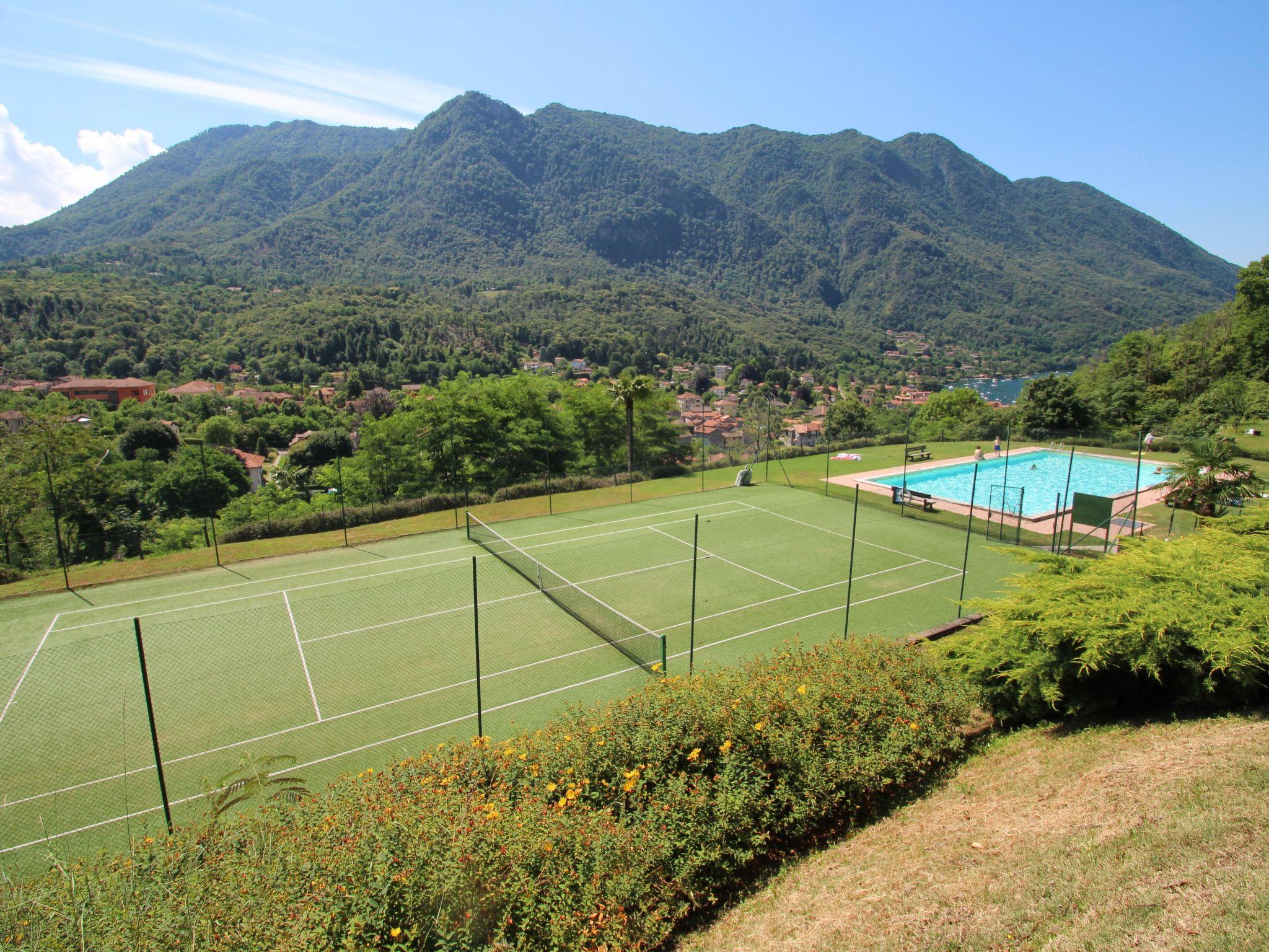 Photo 22 - 2 bedroom Apartment in Castelveccana with swimming pool and mountain view