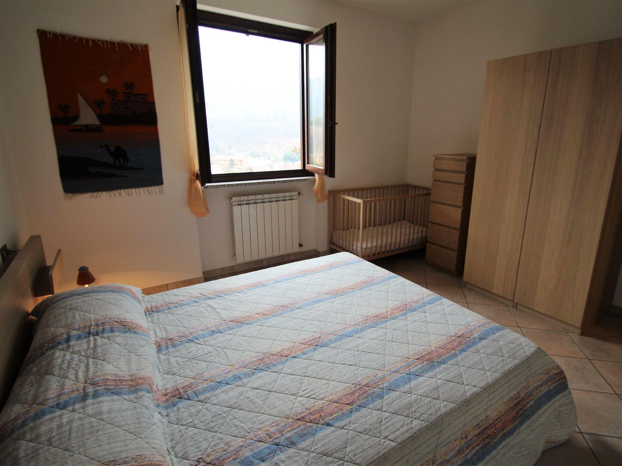 Foto 12 - Apartamento de 2 habitaciones en Castelveccana con piscina y vistas a la montaña