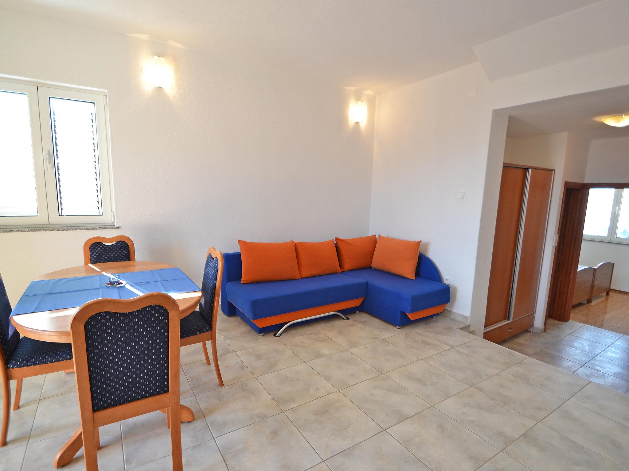 Photo 7 - 1 bedroom Apartment in Karlobag with terrace