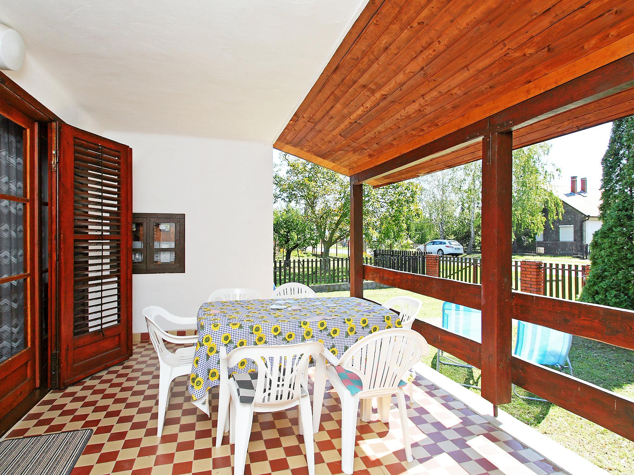 Photo 2 - Maison de 2 chambres à Balatonkeresztúr avec jardin et terrasse