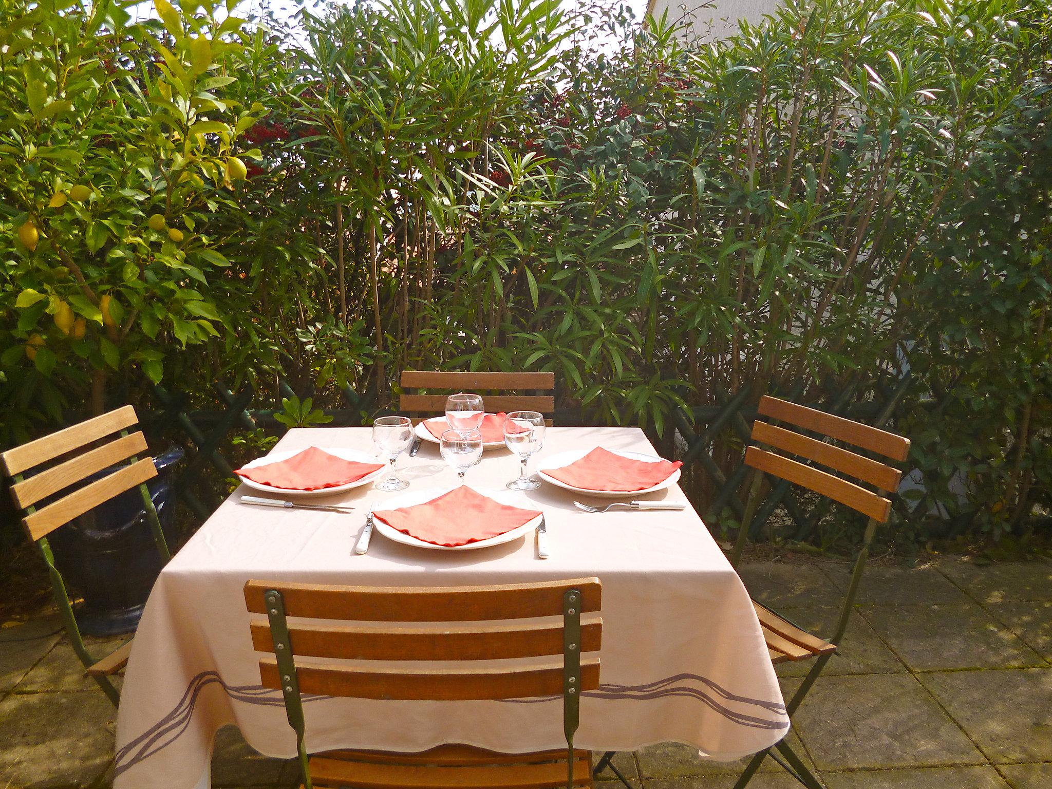 Photo 8 - Maison de 2 chambres à Cogolin avec piscine et jardin