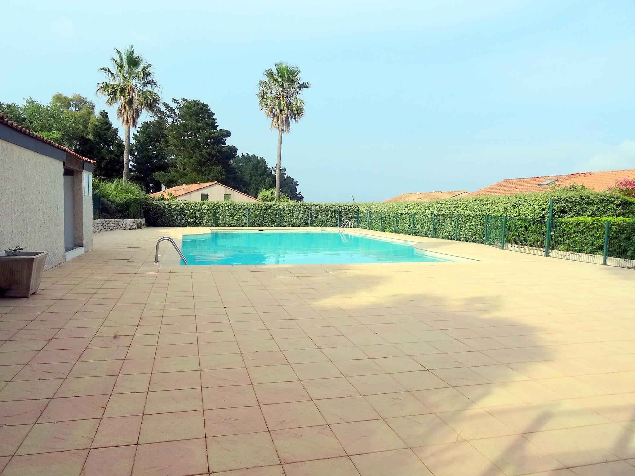 Photo 1 - Maison de 2 chambres à Cogolin avec piscine et jardin