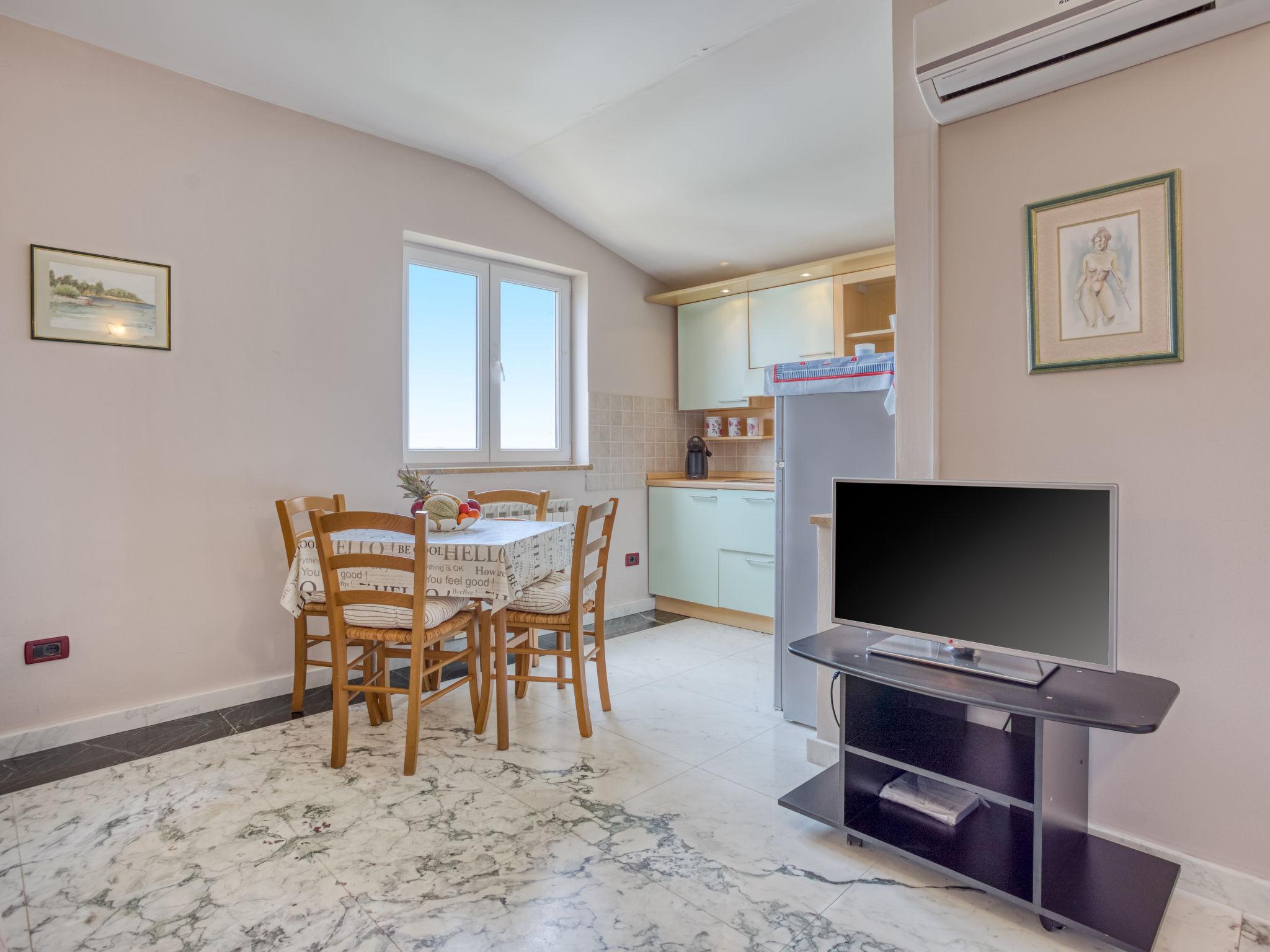 Foto 7 - Apartamento de 1 quarto em Poreč com jardim