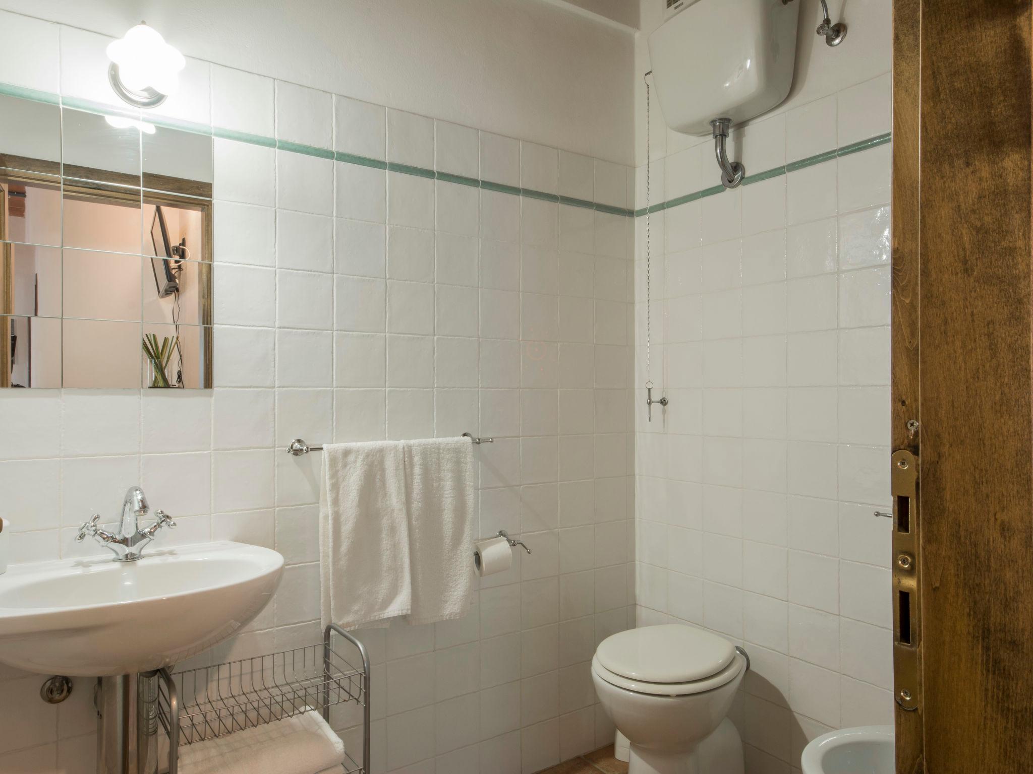 Foto 9 - Apartment mit 1 Schlafzimmer in Vinci mit schwimmbad und garten