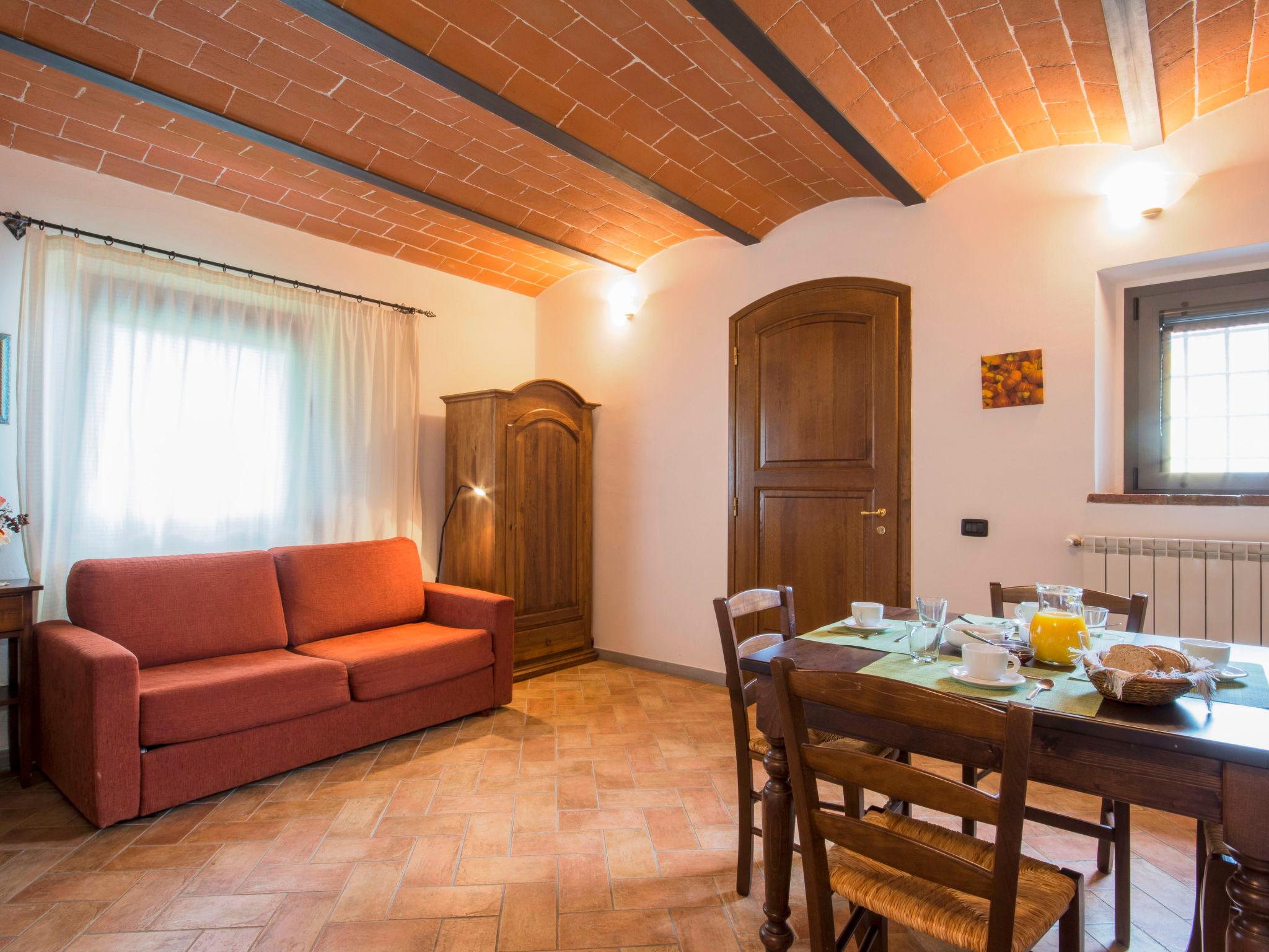 Photo 10 - 1 bedroom Apartment in Vinci with swimming pool and garden