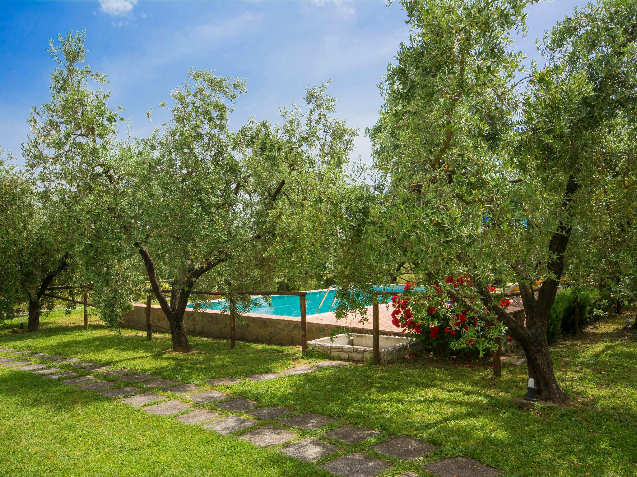 Photo 32 - Appartement de 2 chambres à Vinci avec piscine et jardin