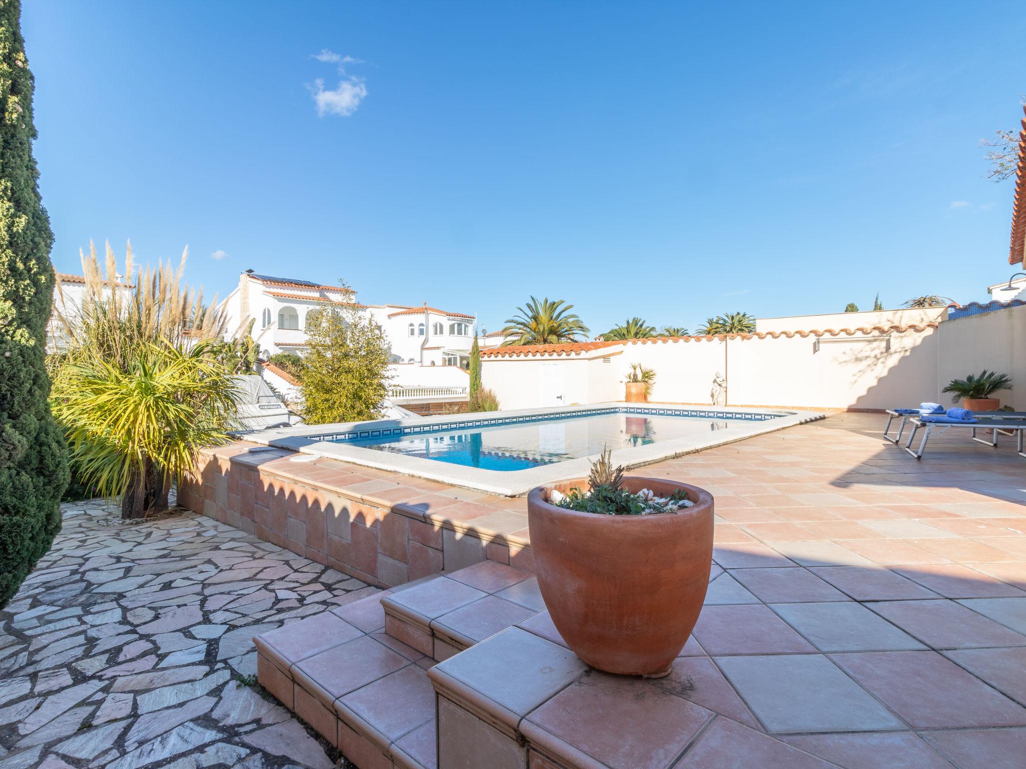 Photo 23 - Maison de 2 chambres à Castelló d'Empúries avec piscine privée et jardin