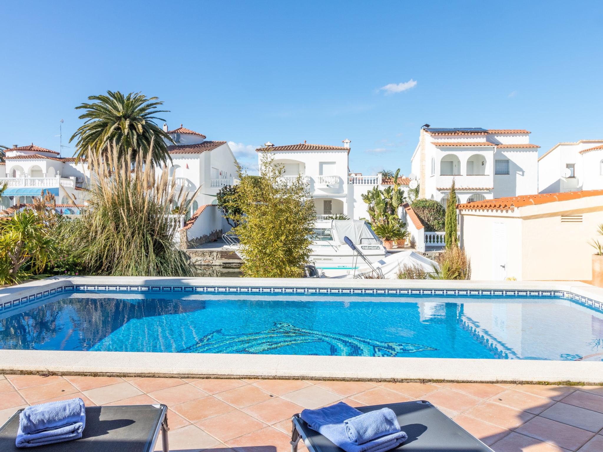 Foto 22 - Casa de 2 habitaciones en Castelló d'Empúries con piscina privada y vistas al mar