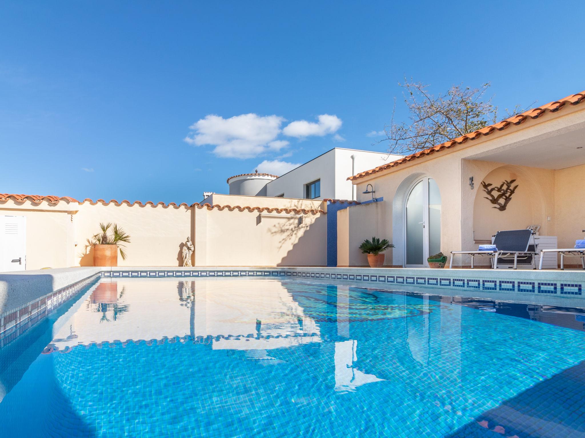 Photo 14 - Maison de 2 chambres à Castelló d'Empúries avec piscine privée et vues à la mer