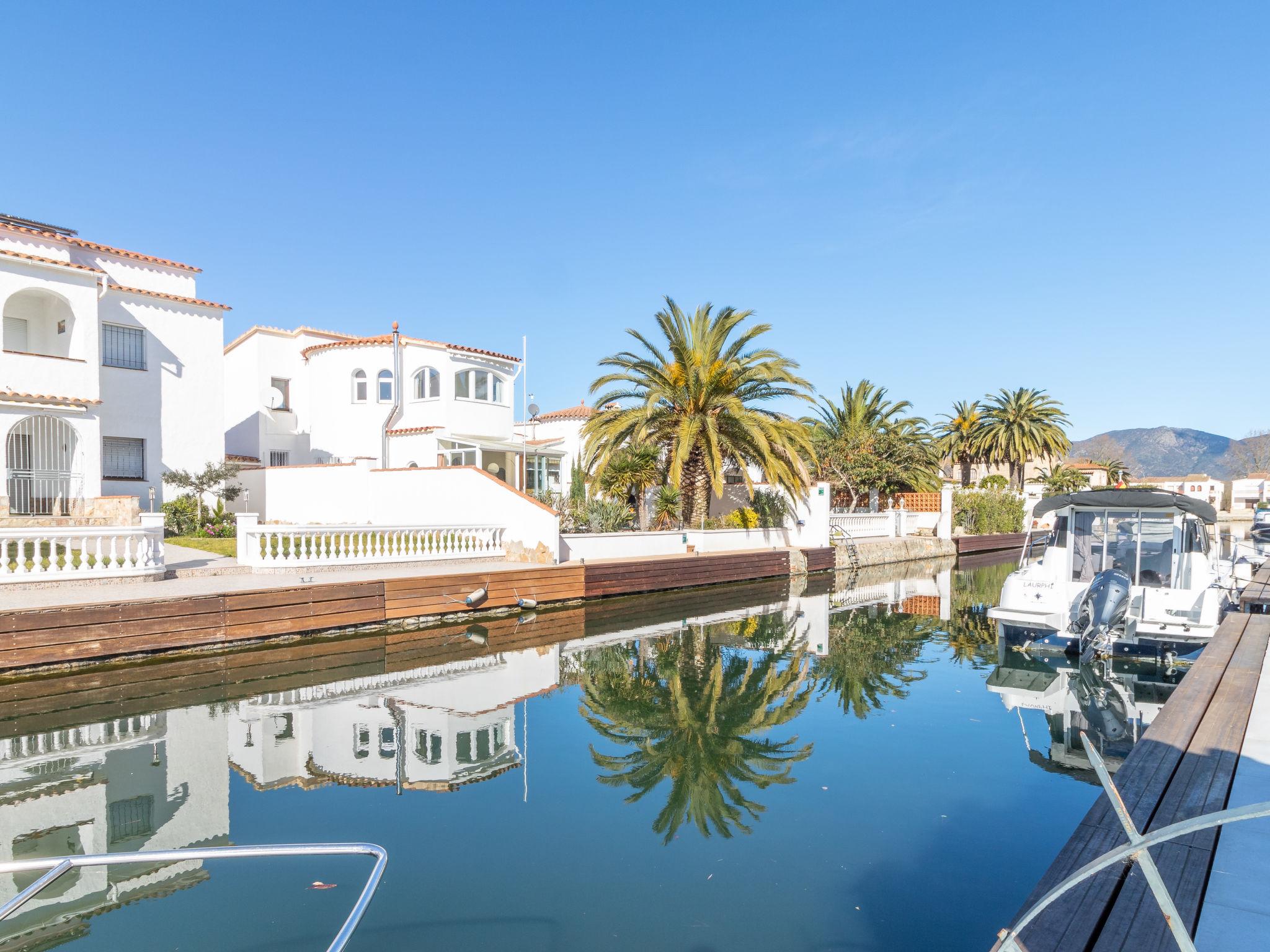 Photo 24 - 2 bedroom House in Castelló d'Empúries with private pool and sea view