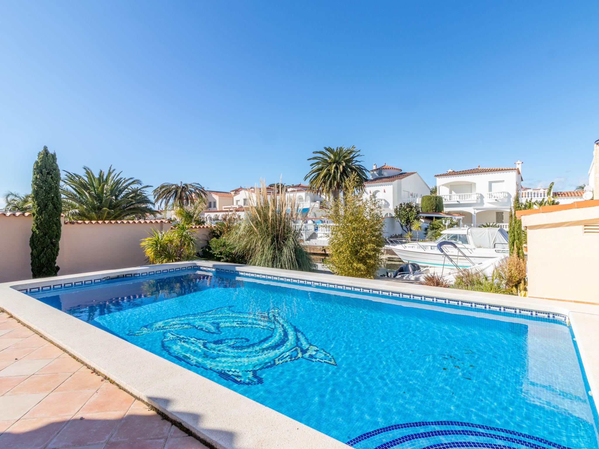 Photo 18 - Maison de 2 chambres à Castelló d'Empúries avec piscine privée et vues à la mer