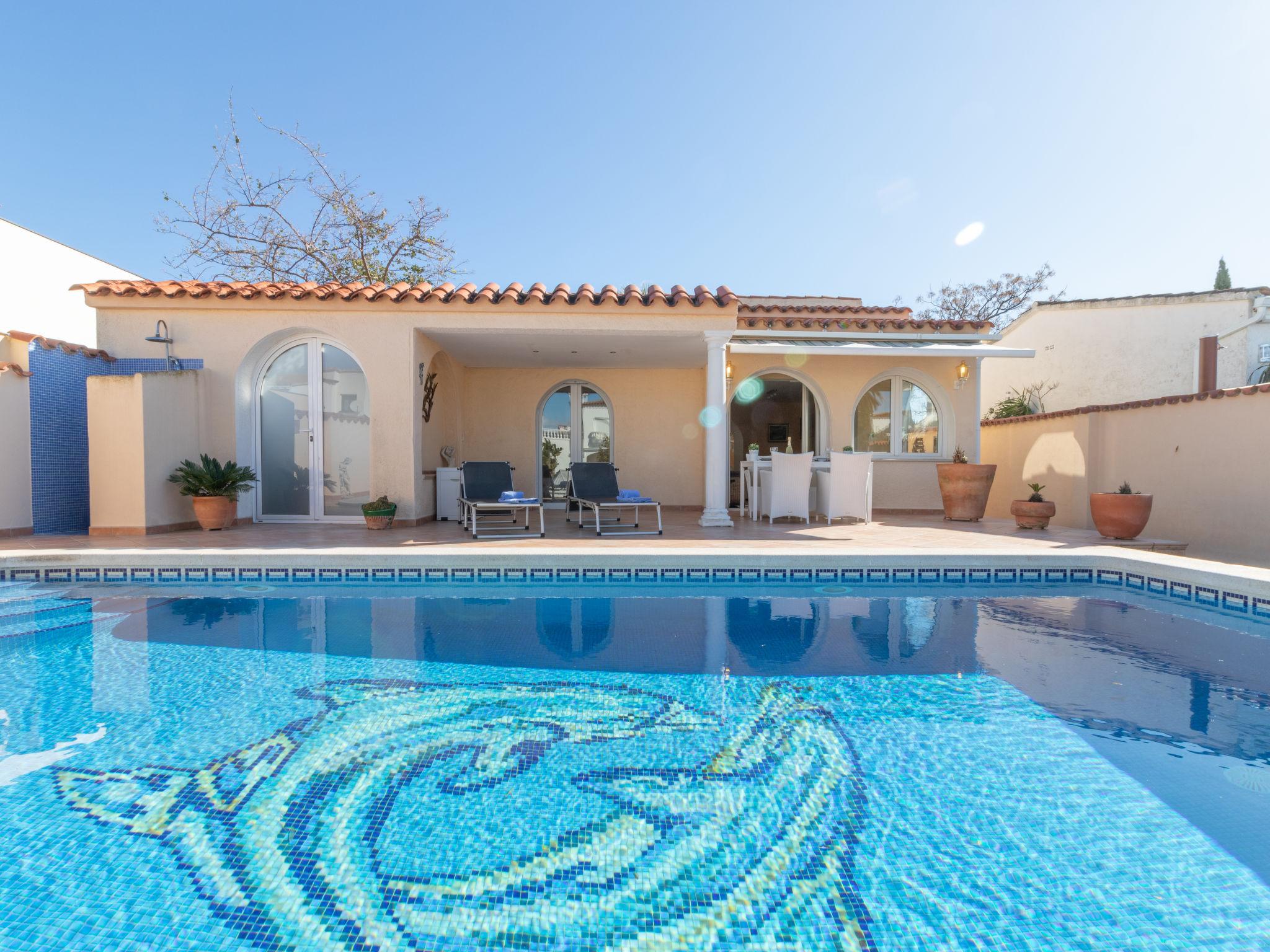 Photo 15 - Maison de 2 chambres à Castelló d'Empúries avec piscine privée et vues à la mer