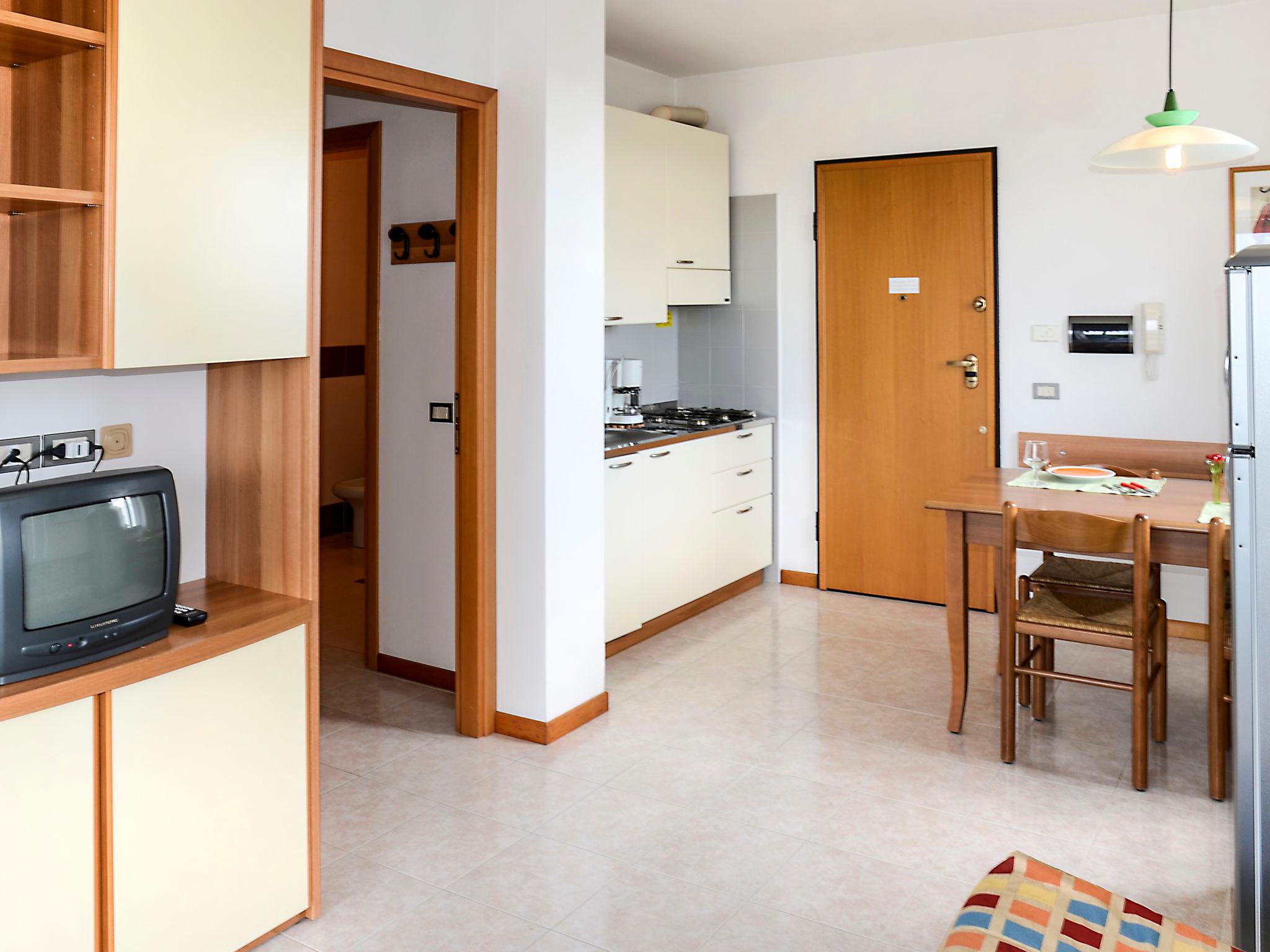 Foto 5 - Apartamento de 2 quartos em San Michele al Tagliamento com piscina e terraço