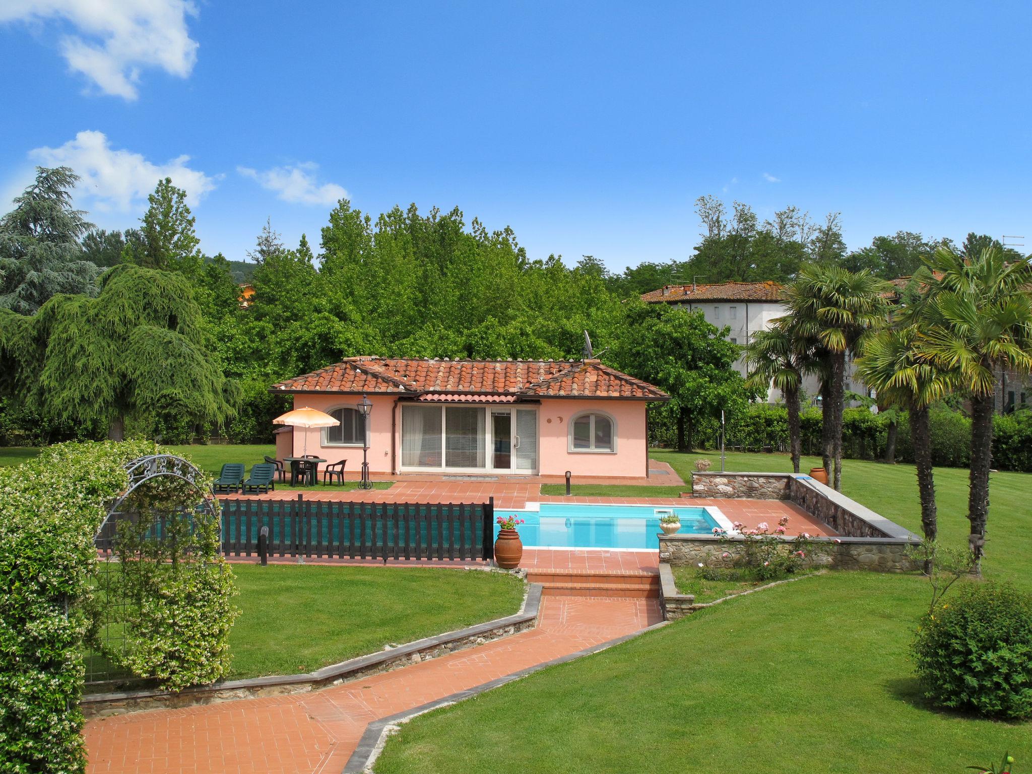 Foto 1 - Casa con 1 camera da letto a Capannori con piscina privata e giardino