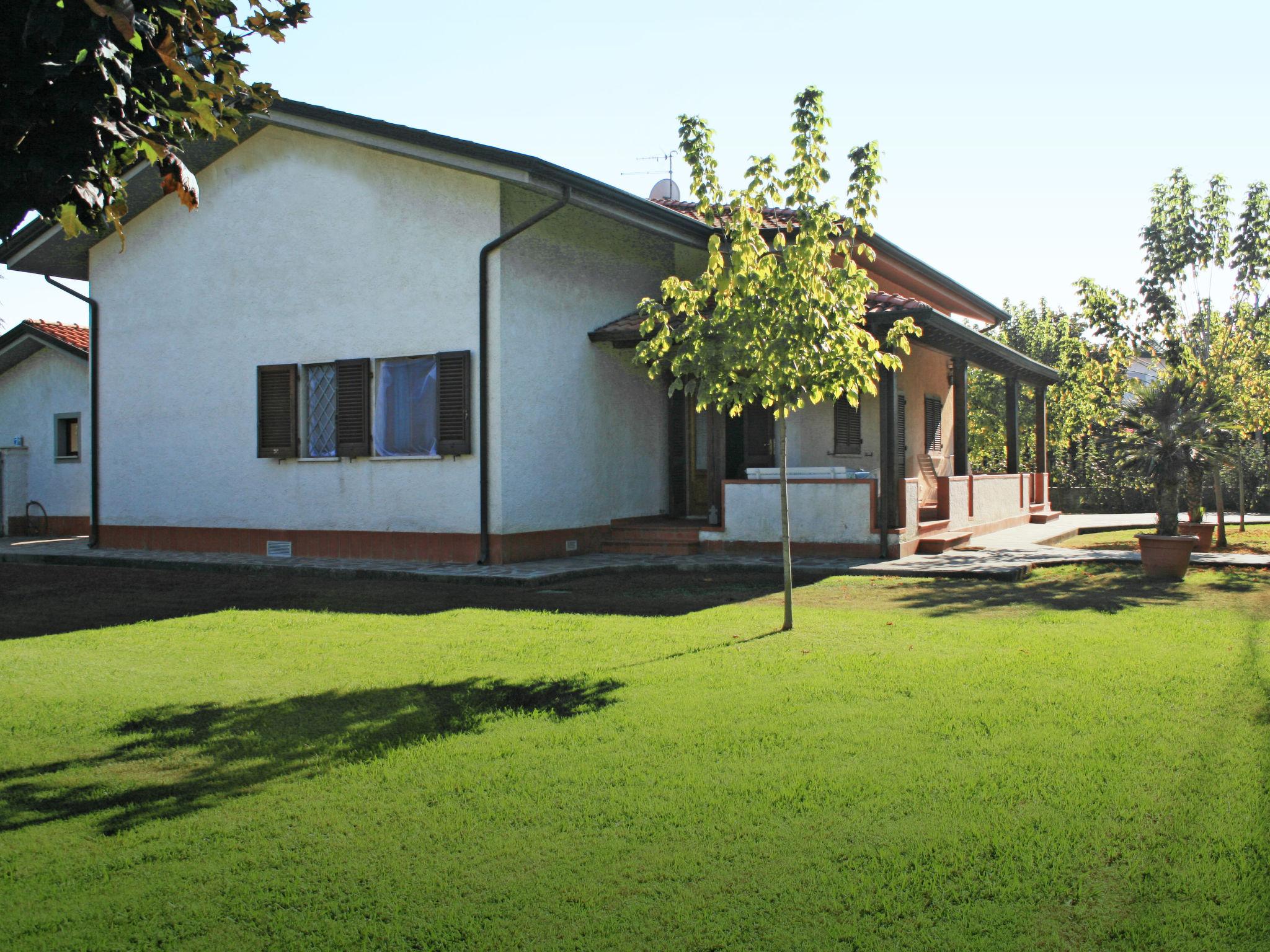 Photo 2 - Maison de 3 chambres à Forte dei Marmi avec jardin et terrasse