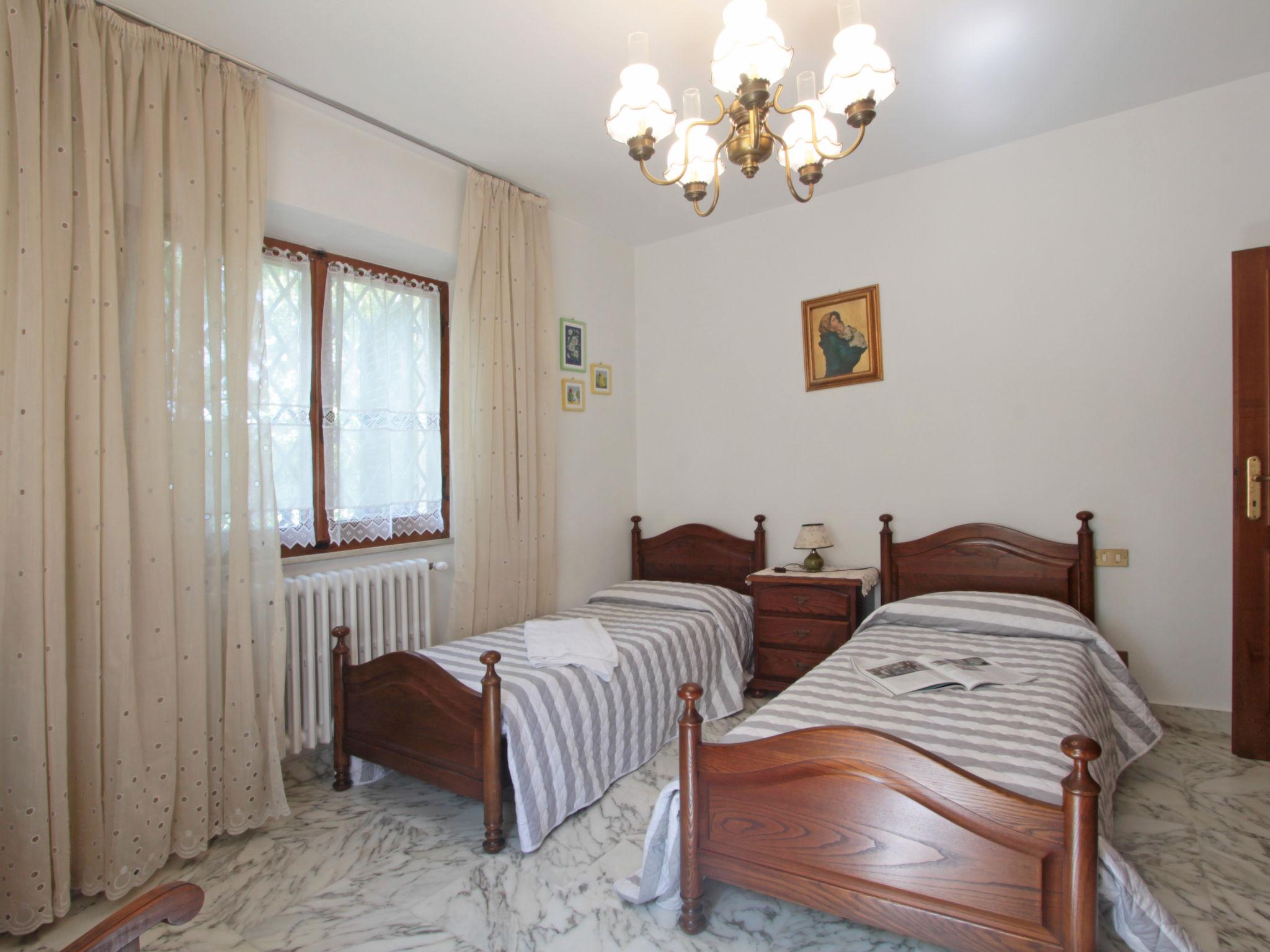 Photo 16 - 3 bedroom House in Forte dei Marmi with garden and terrace