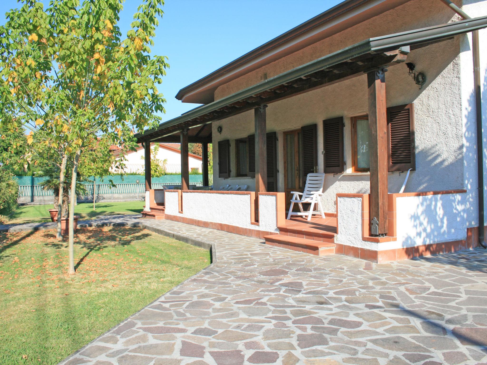 Foto 3 - Casa de 3 habitaciones en Forte dei Marmi con jardín y vistas al mar