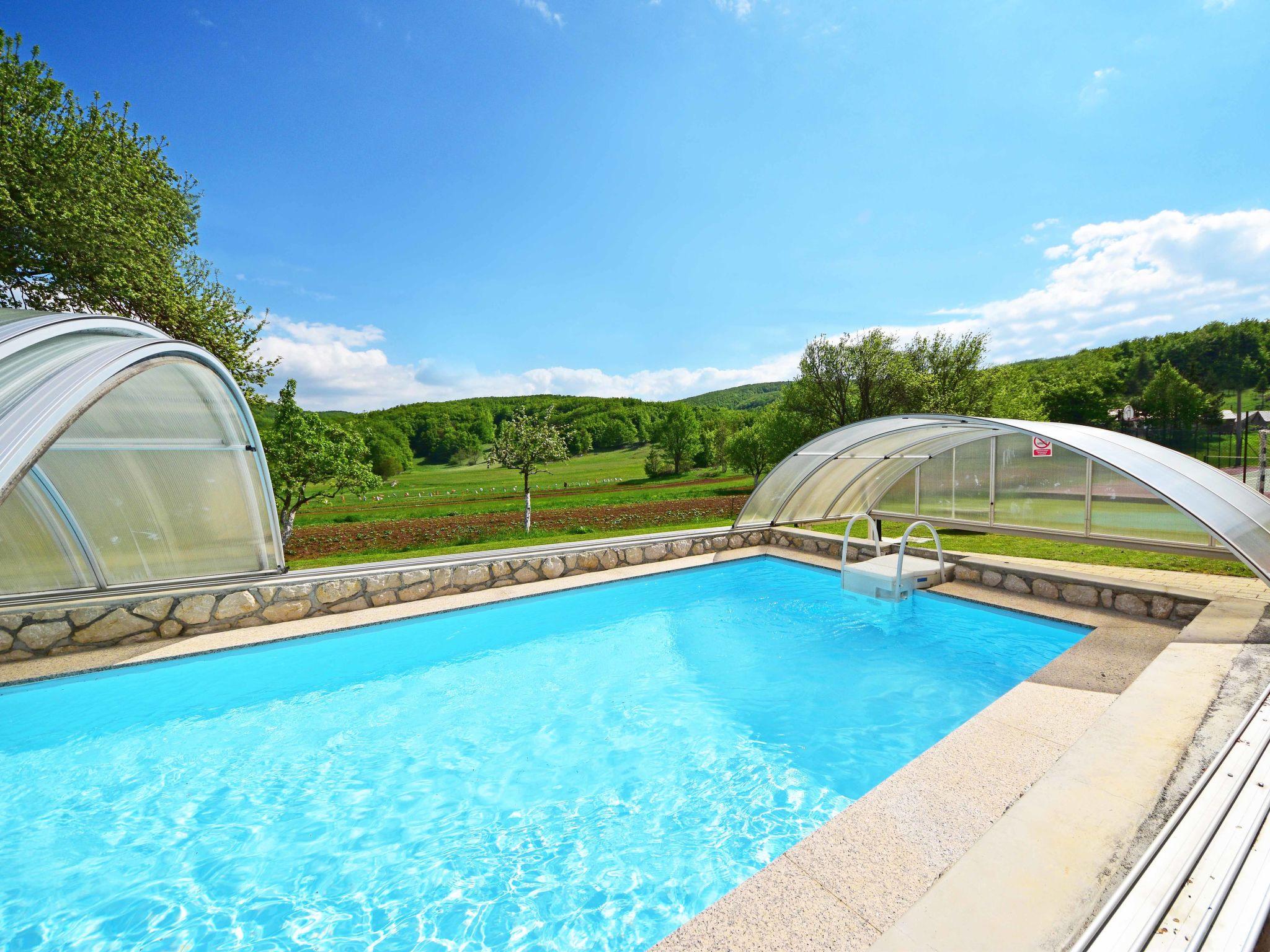 Photo 1 - Maison de 2 chambres à Senj avec piscine et vues à la mer