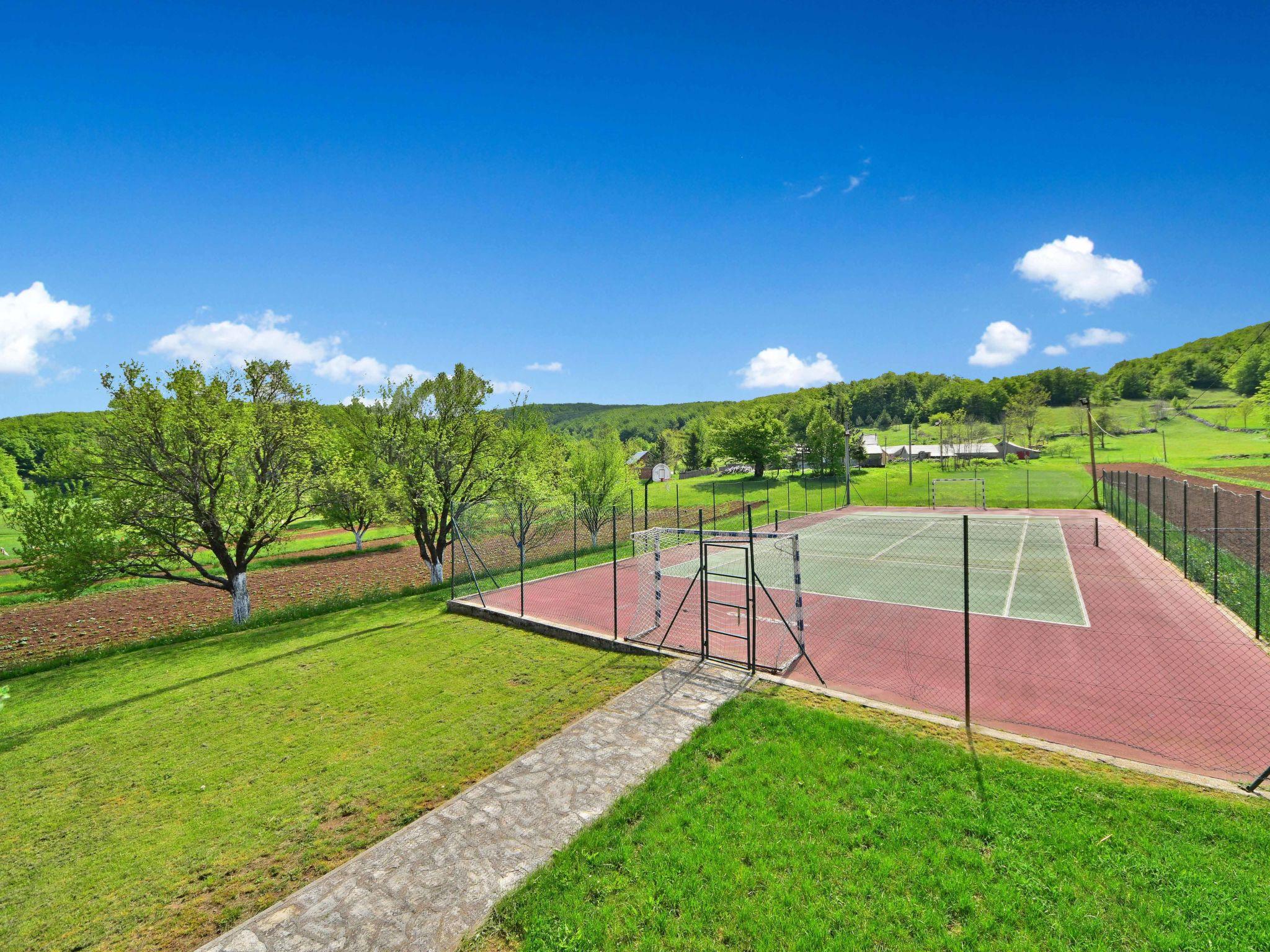 Foto 5 - Casa con 2 camere da letto a Senj con piscina e giardino