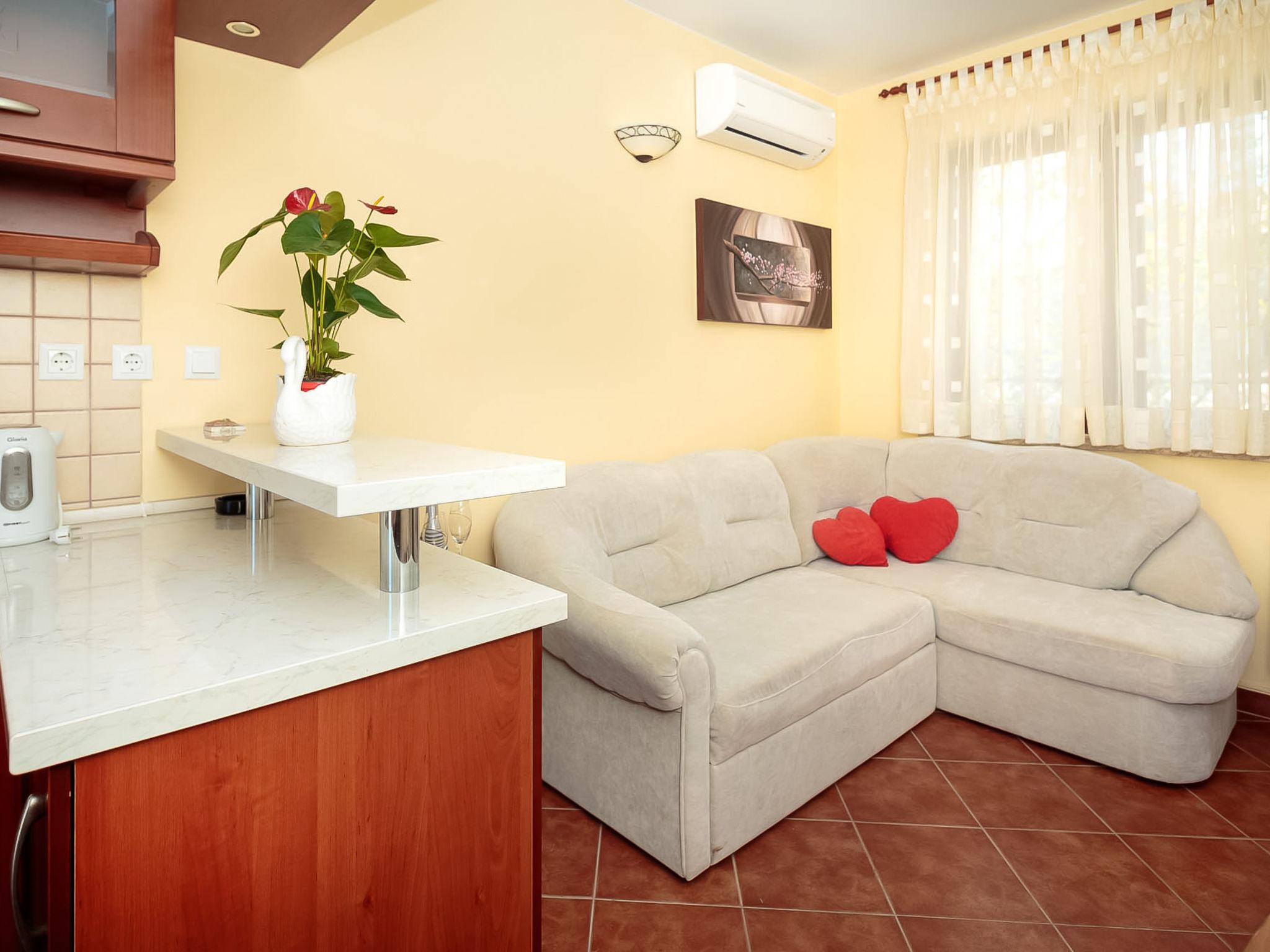 Photo 2 - 1 bedroom Apartment in Kanfanar with garden and terrace