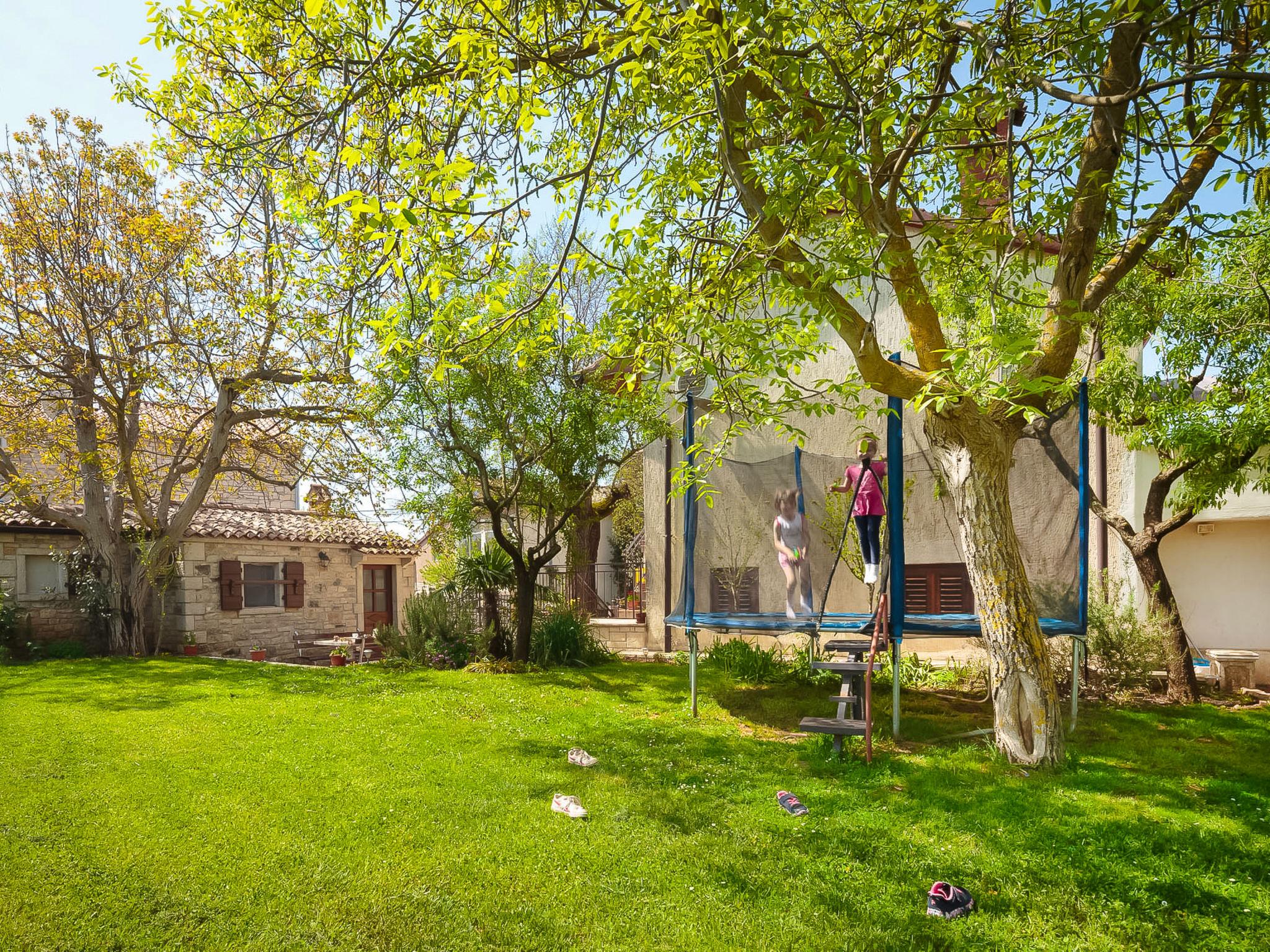 Foto 4 - Apartamento de 1 habitación en Kanfanar con jardín y terraza