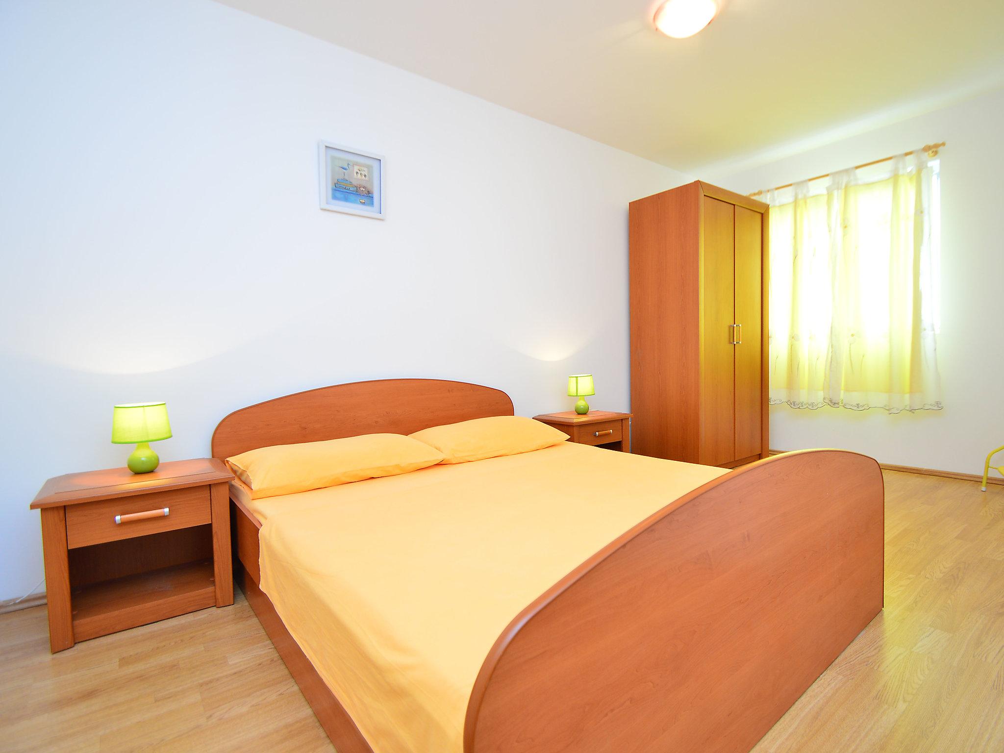 Foto 13 - Apartamento de 2 quartos em Sibenik