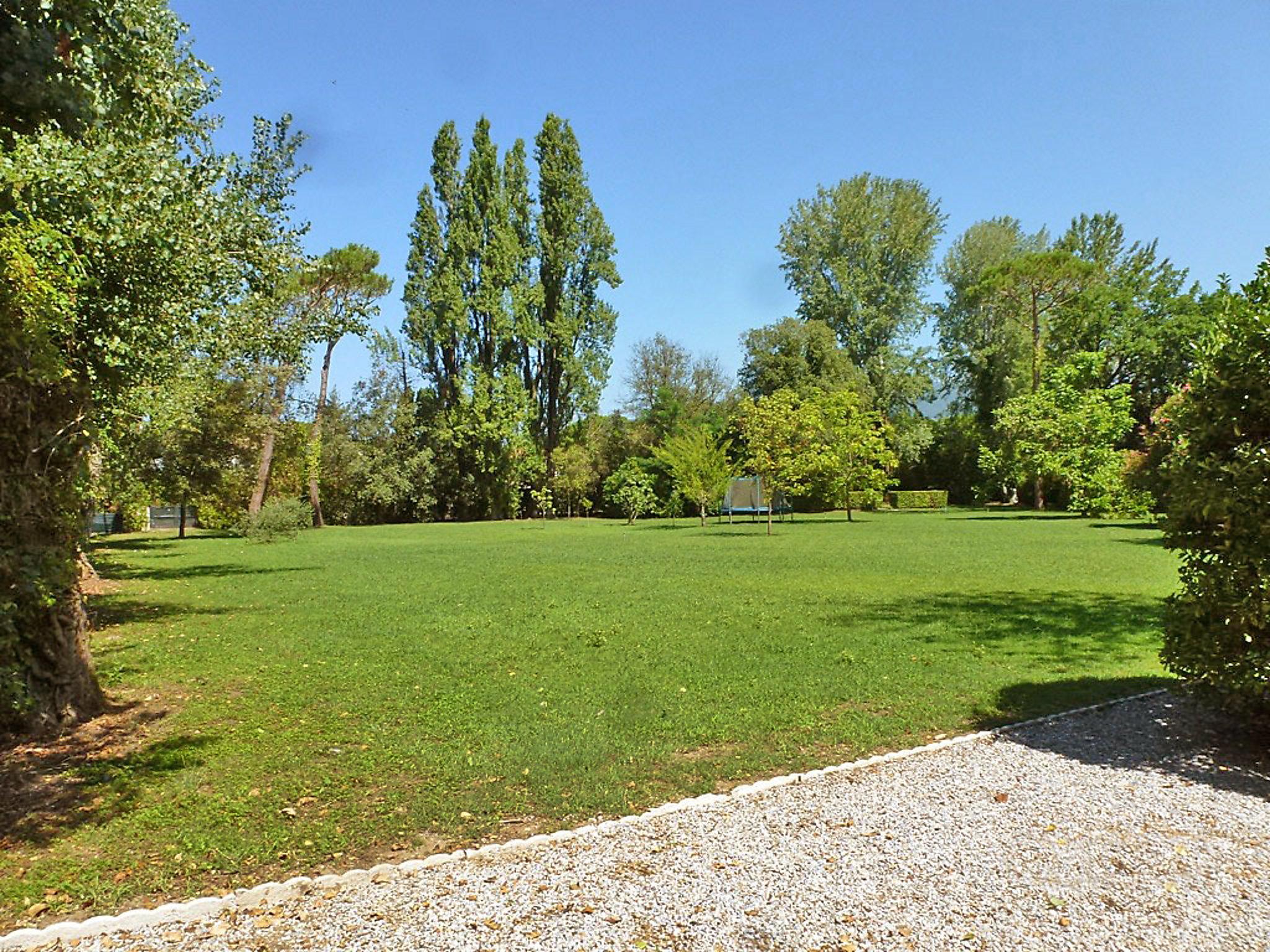 Foto 38 - Casa con 6 camere da letto a Forte dei Marmi con piscina privata e vista mare