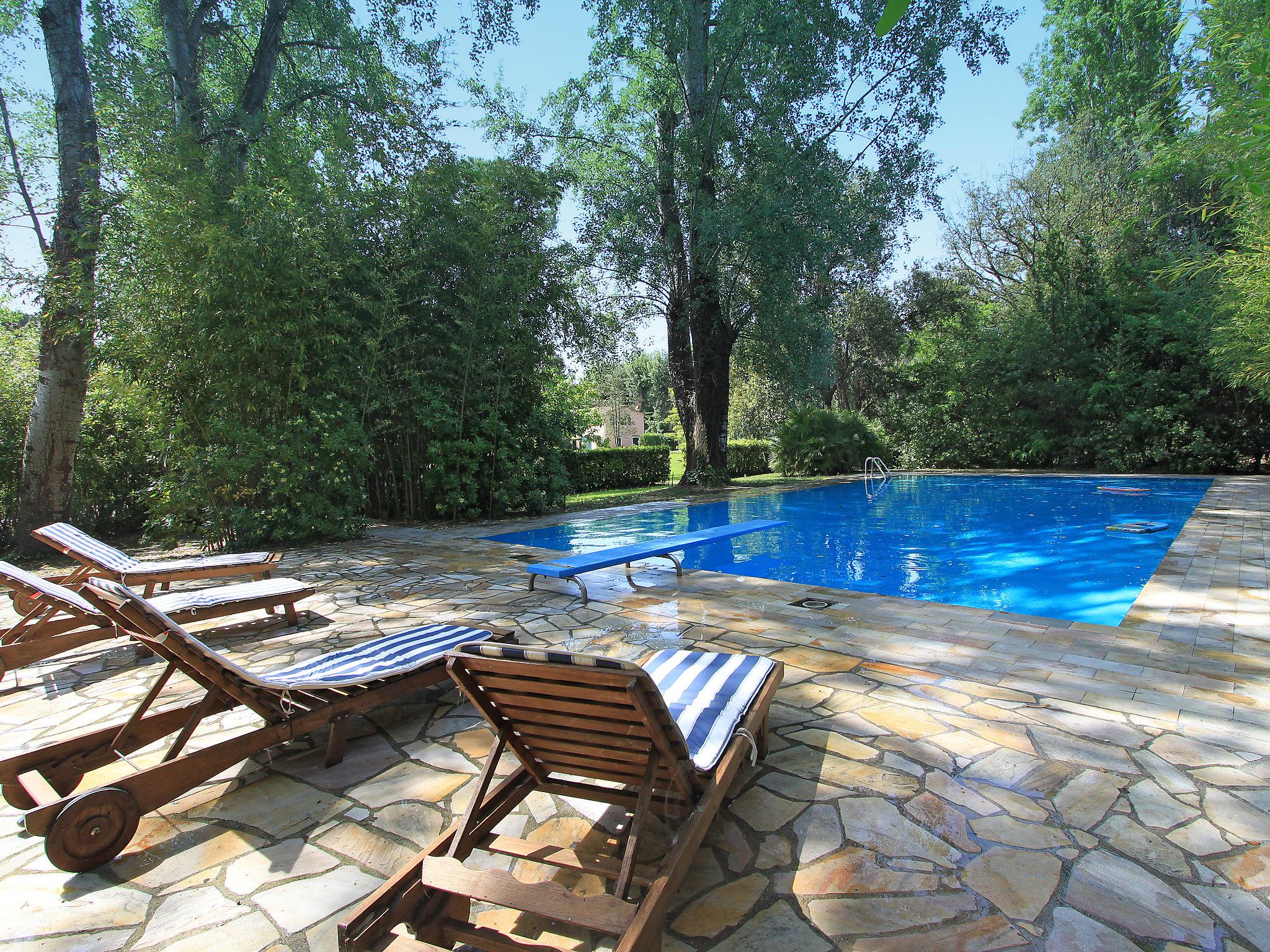 Photo 2 - Maison de 6 chambres à Forte dei Marmi avec piscine privée et vues à la mer