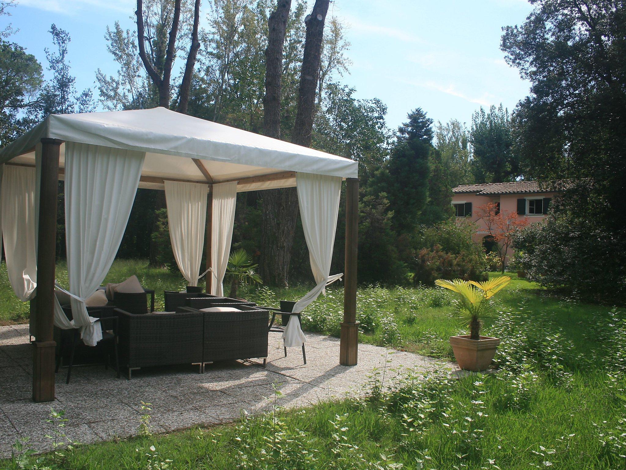 Foto 3 - Casa de 6 quartos em Forte dei Marmi com piscina privada e vistas do mar