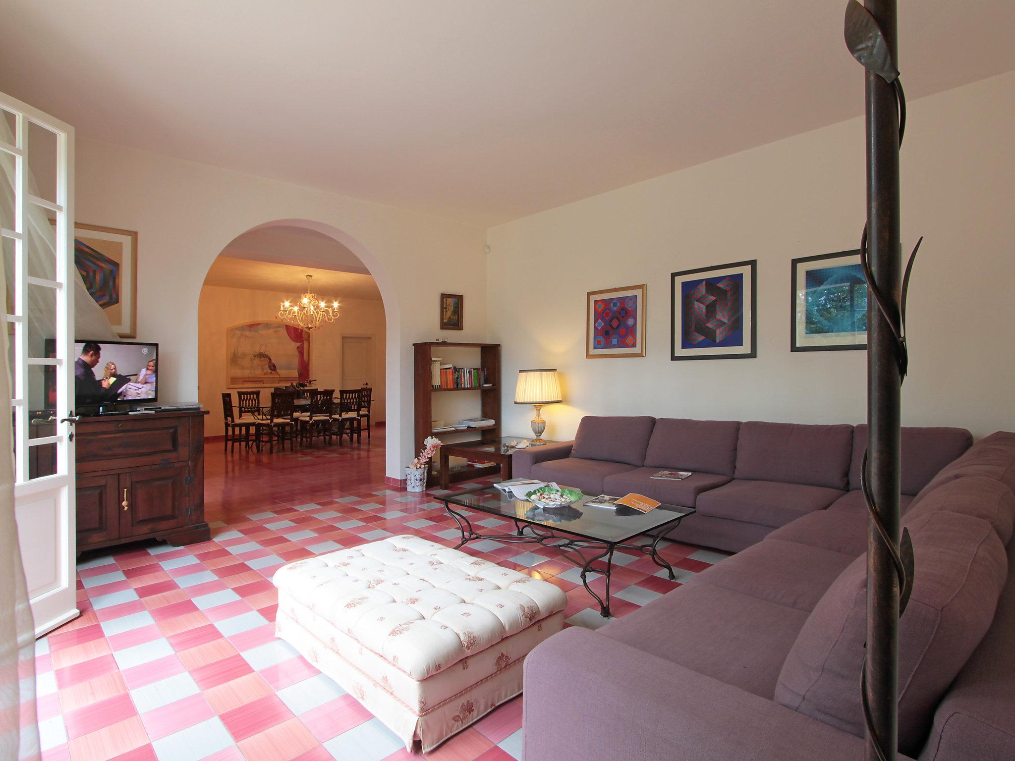 Foto 8 - Casa de 6 habitaciones en Forte dei Marmi con piscina privada y vistas al mar