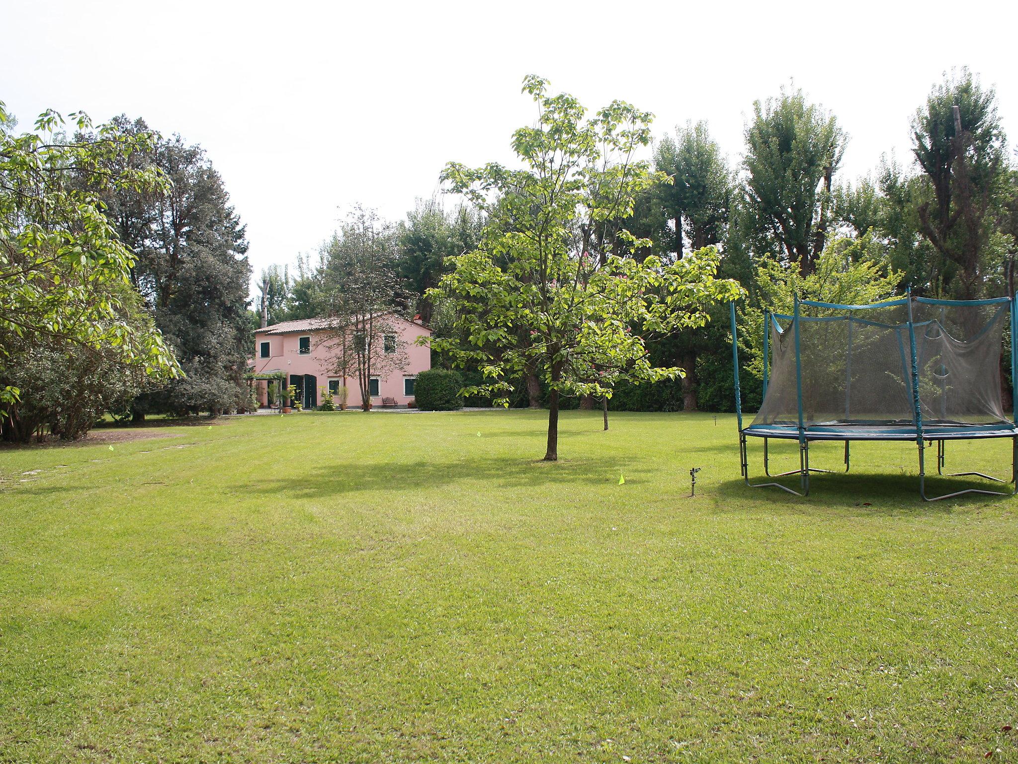 Foto 5 - Casa de 6 quartos em Forte dei Marmi com piscina privada e vistas do mar